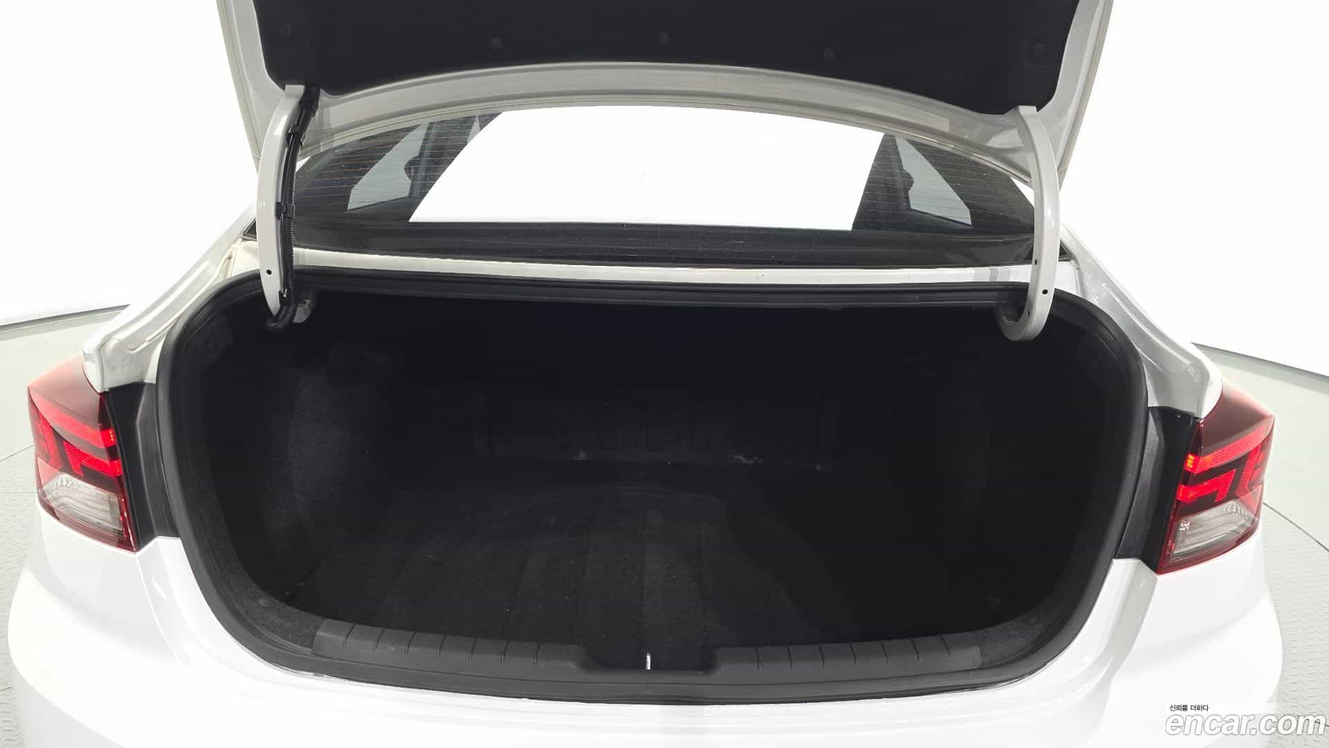 AVANTE Hyundai 2019.3-OPTION-024