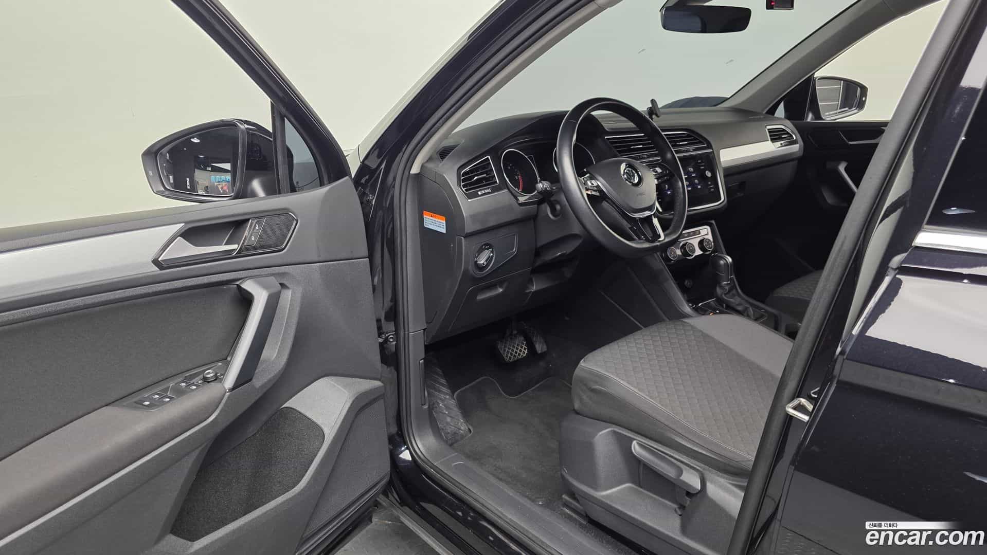 Tiguan Volkswagen 2018.5-INNER-010