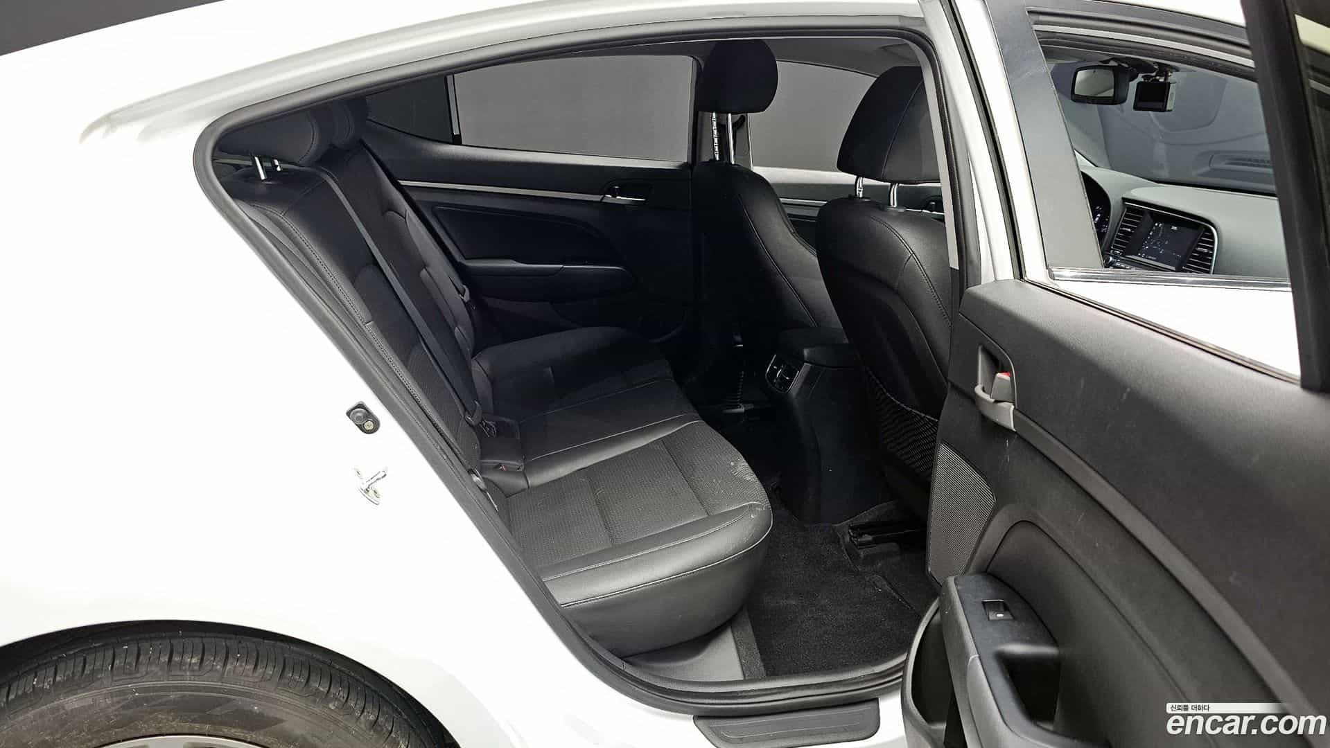 AVANTE Hyundai 2017.0-OPTION-015