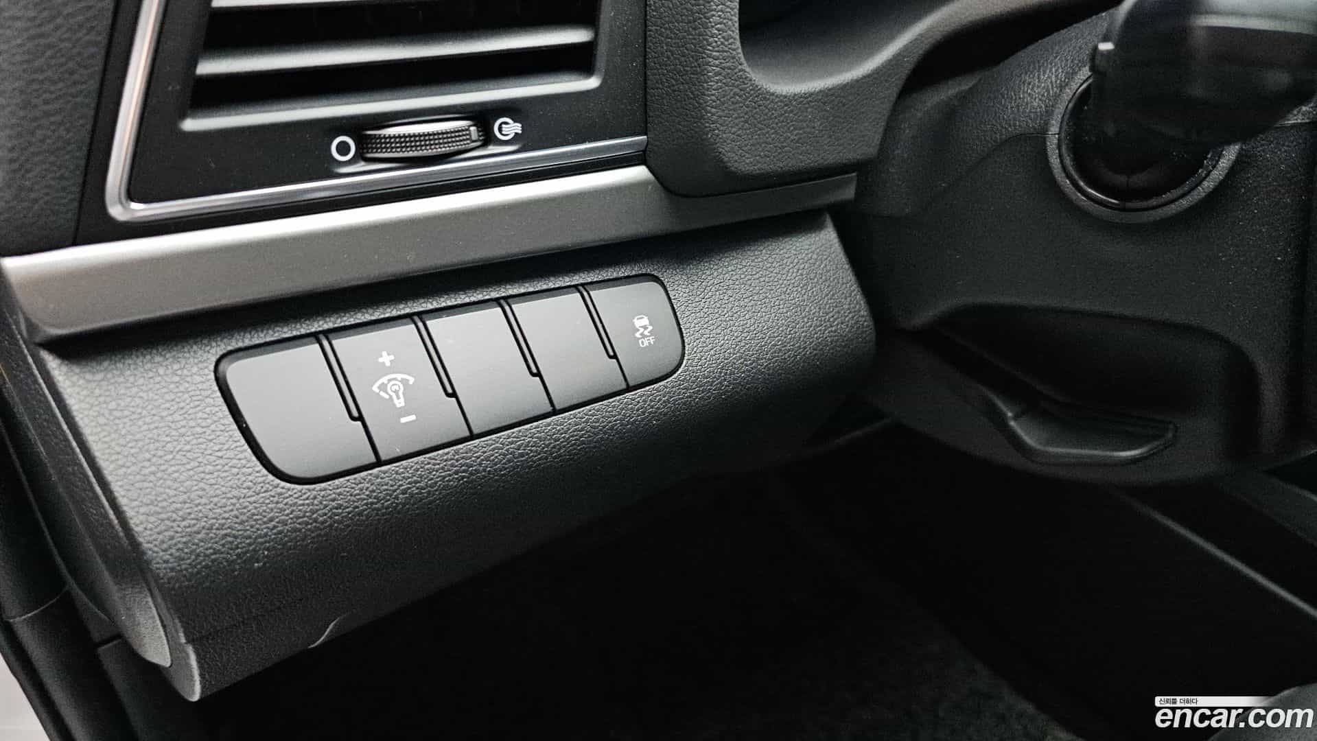 AVANTE Hyundai 2017.0-OPTION-023