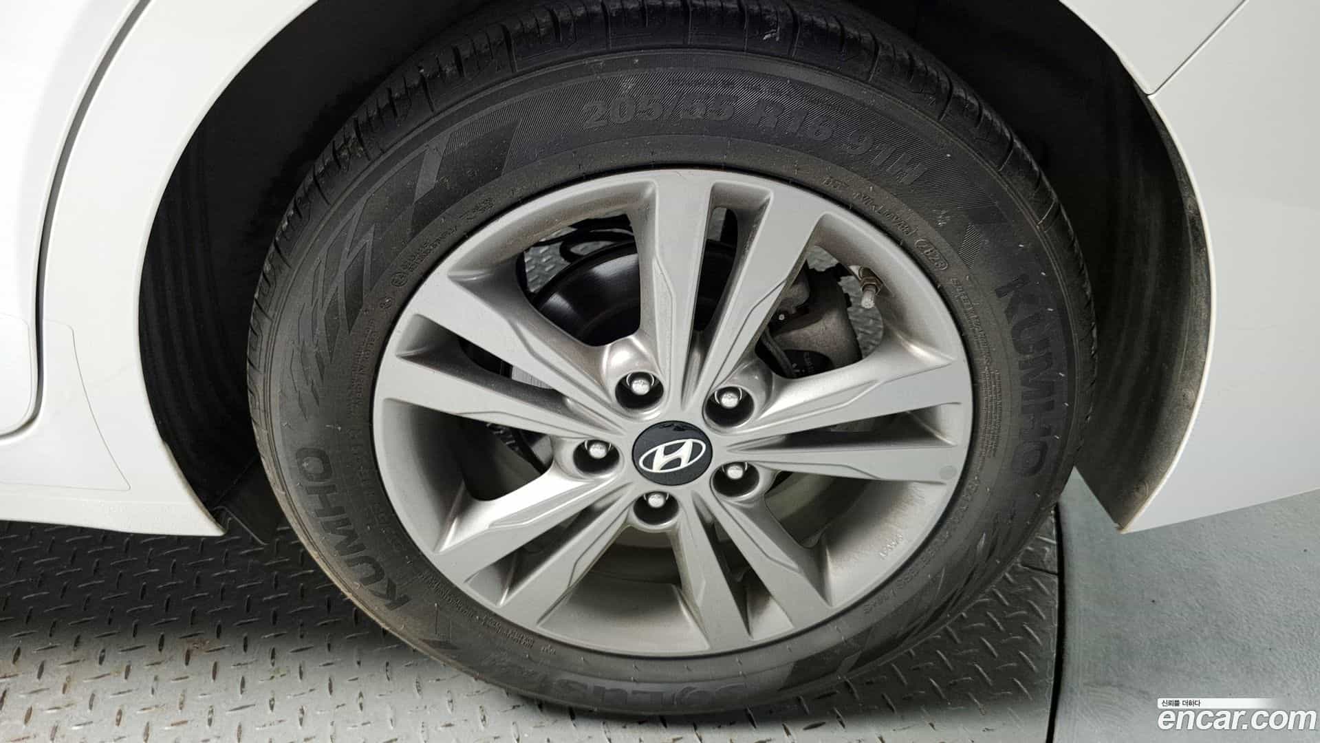 AVANTE Hyundai 2017.0-OUTER-031