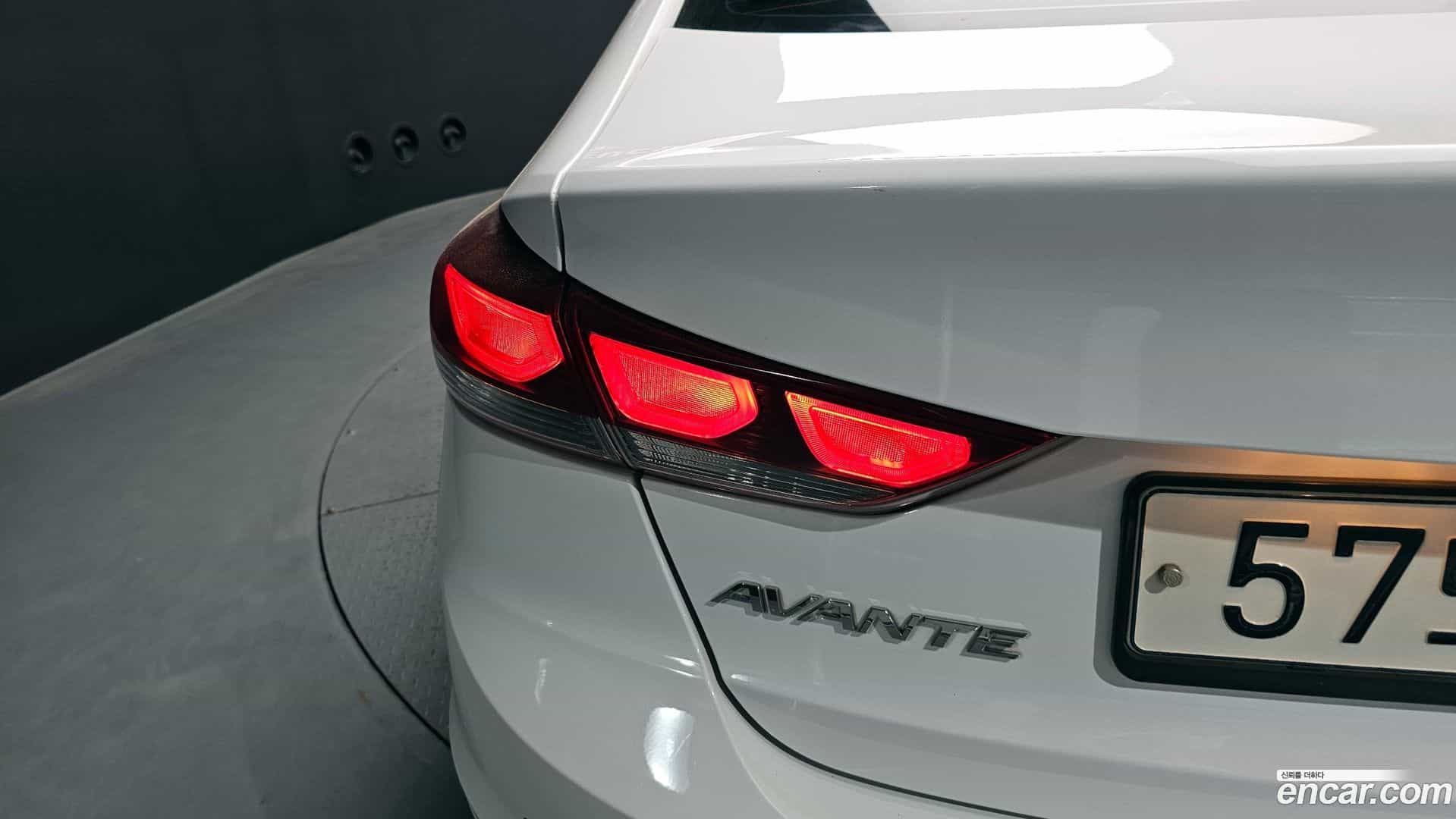 AVANTE Hyundai 2017.0-OUTER-033