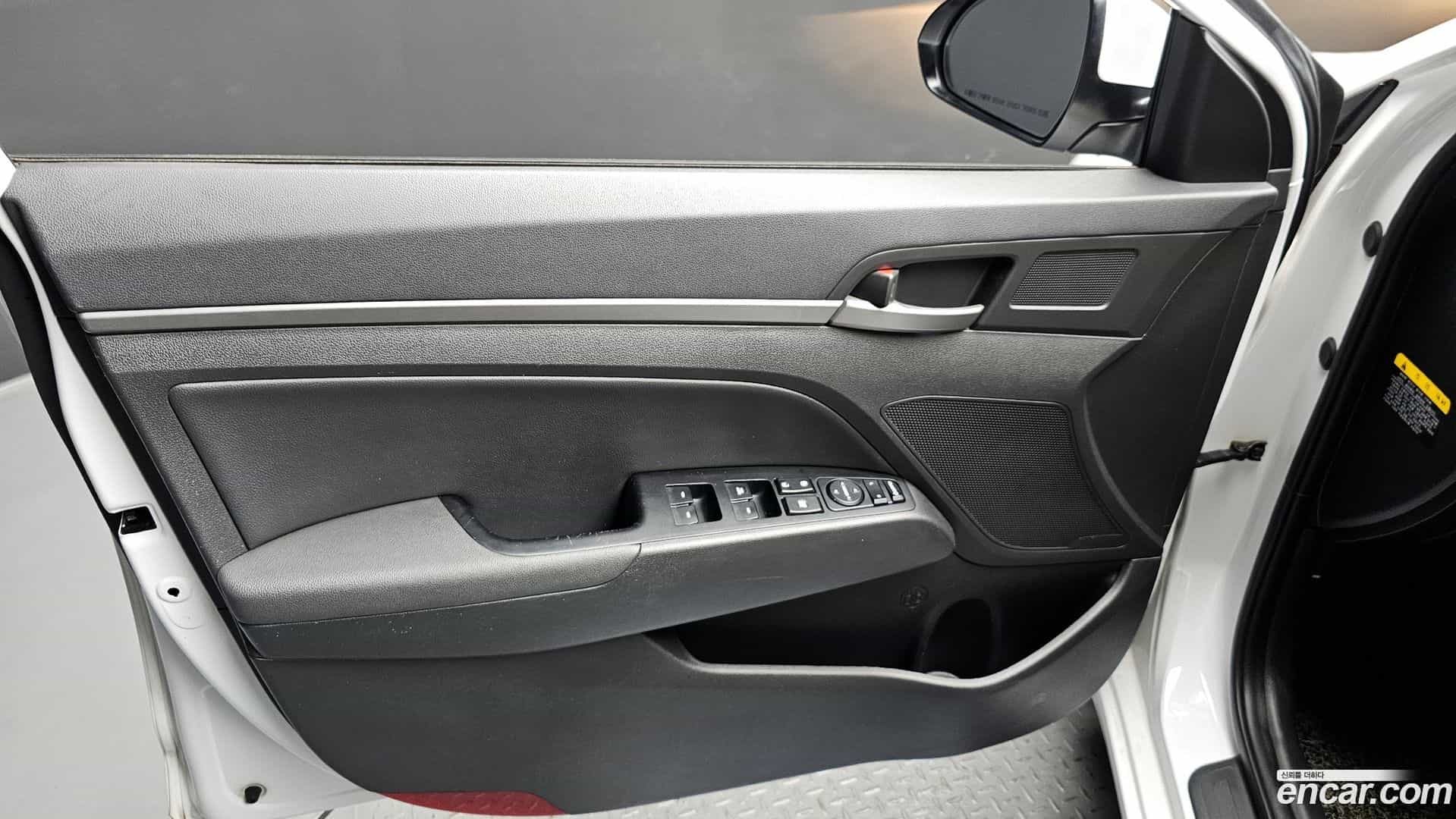 AVANTE Hyundai 2017.0-INNER-034