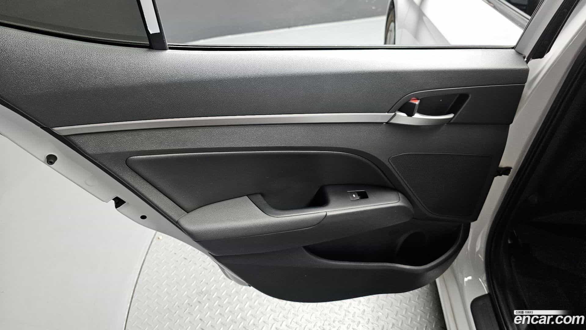 AVANTE Hyundai 2017.0-INNER-035
