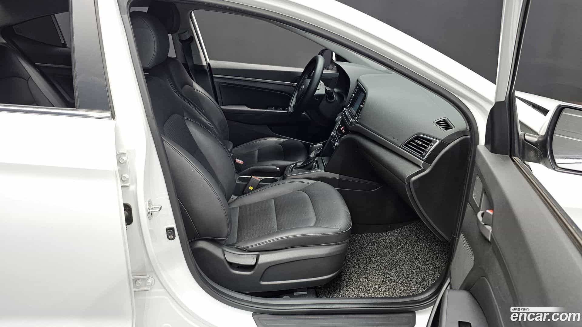 AVANTE Hyundai 2017.0-INNER-036