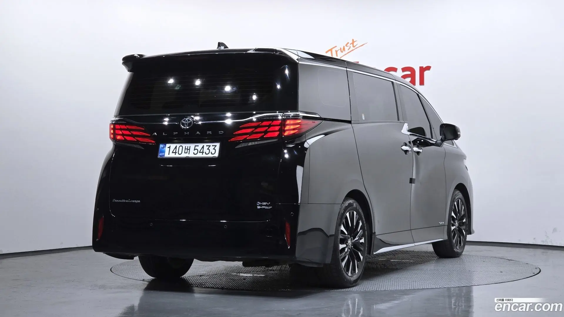 Main__Slider__Photo:Alphard Toyota 2024.6-1