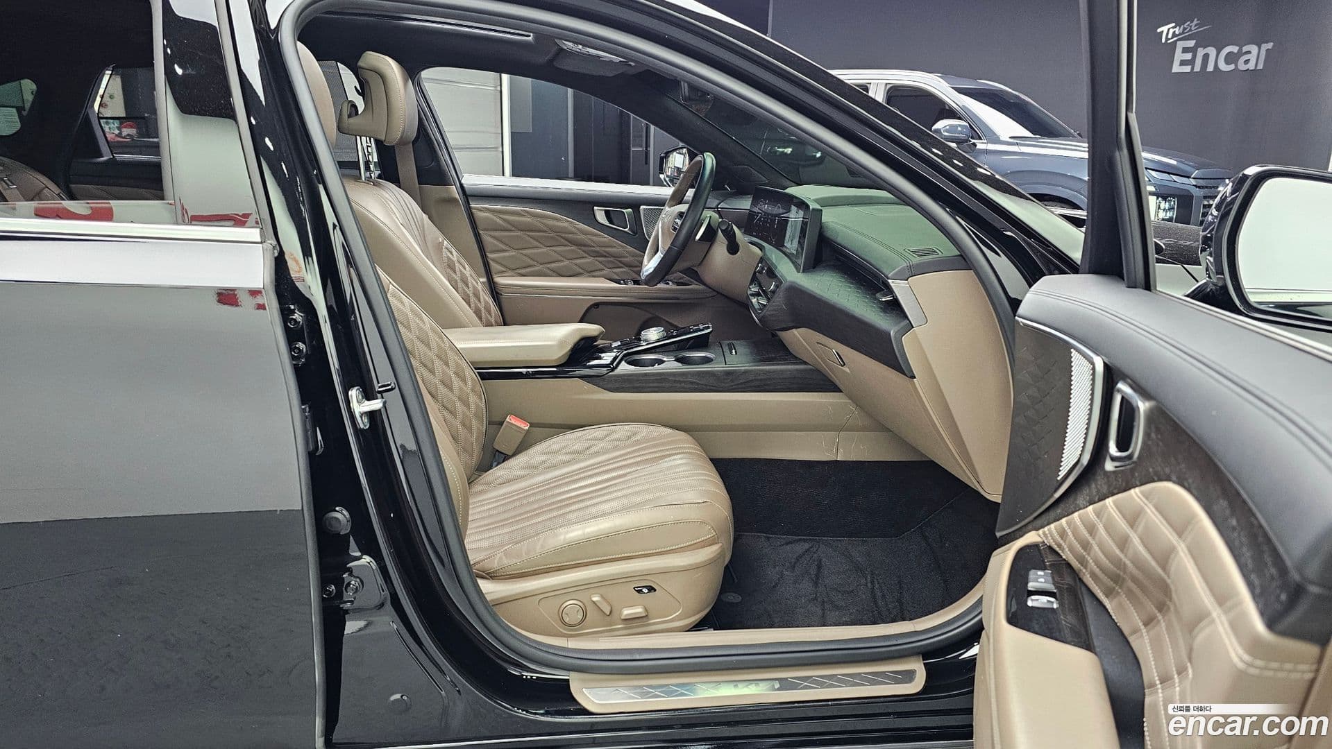 Main__Slider__Photo:K8 Kia 2022.4-10