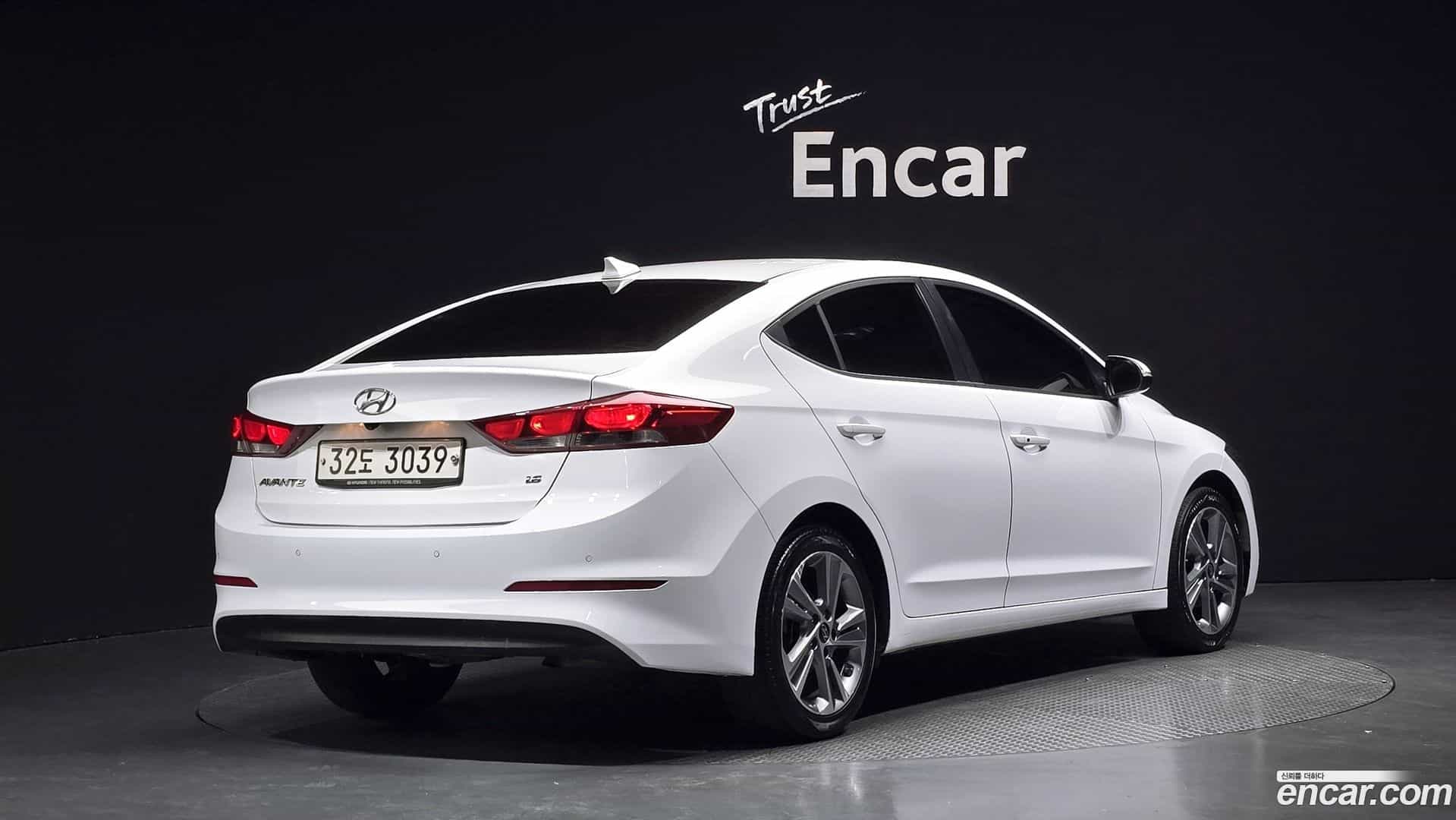 AVANTE Hyundai 2018.7-OUTER-002