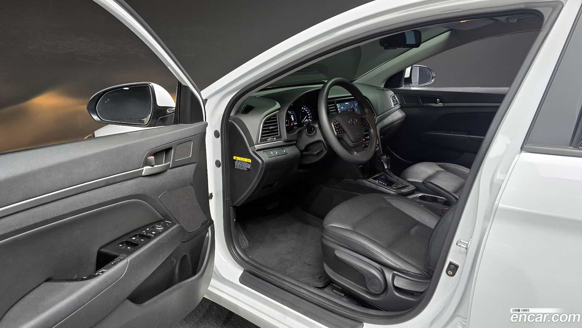 AVANTE Hyundai 2018.7-INNER-010