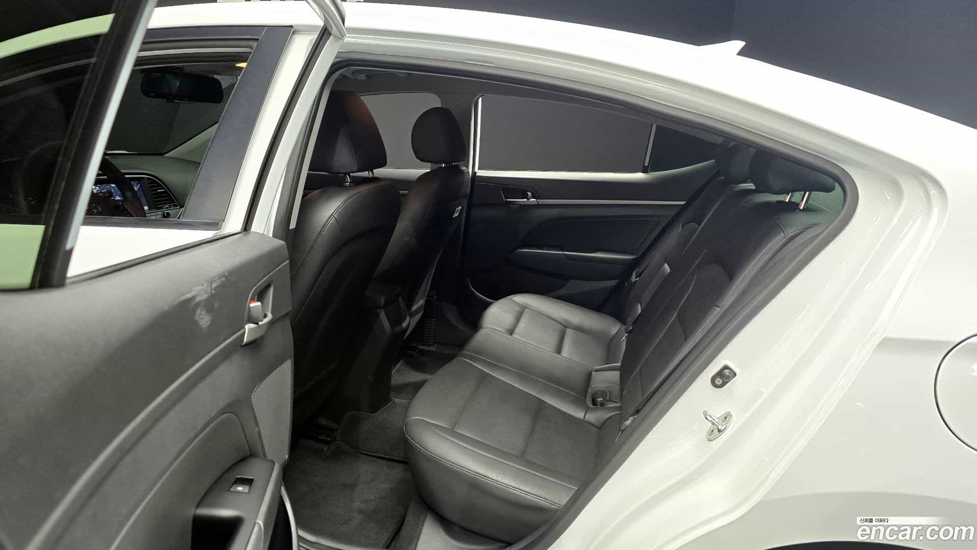 AVANTE Hyundai 2018.7-OPTION-015