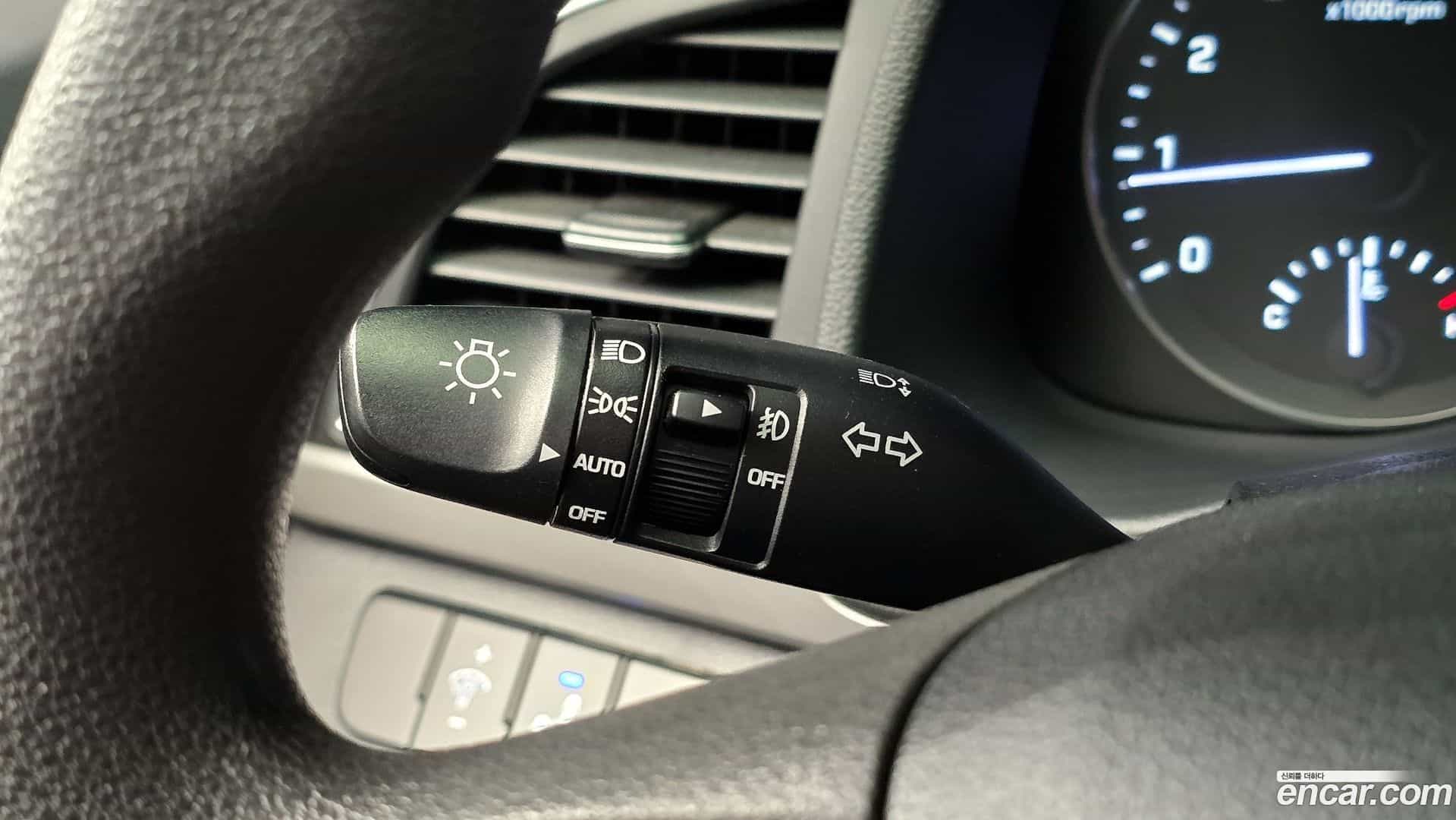 AVANTE Hyundai 2018.7-OPTION-019