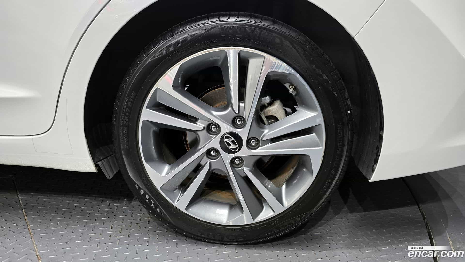 AVANTE Hyundai 2018.7-OUTER-031