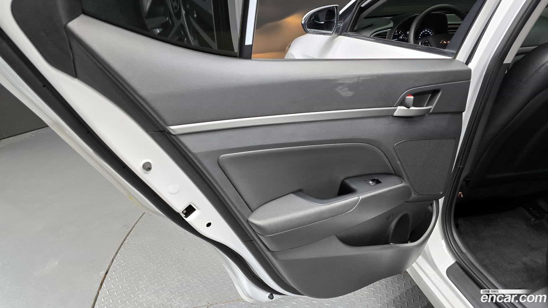 AVANTE Hyundai 2018.7-INNER-035