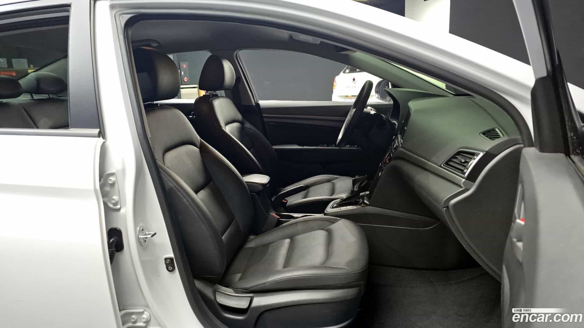 AVANTE Hyundai 2018.7-INNER-036