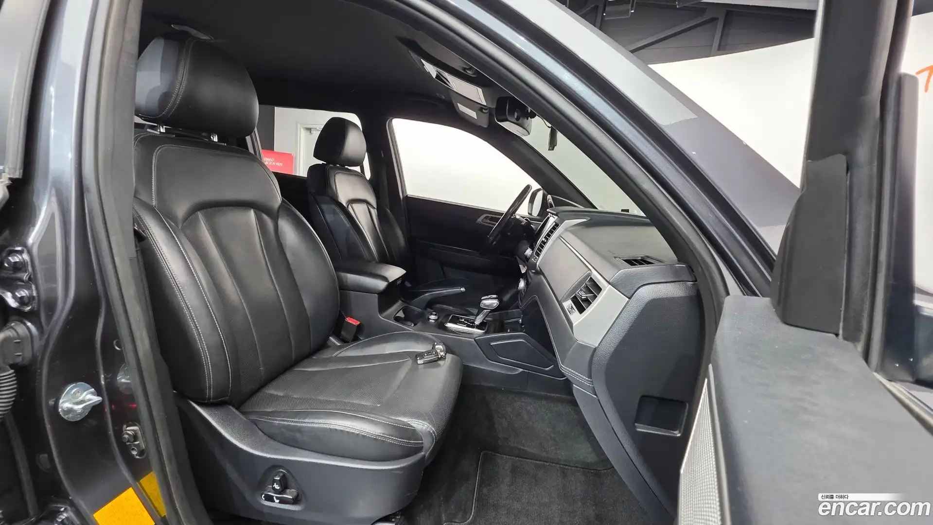 Rexton KG Mobility 2019.5-INNER-010