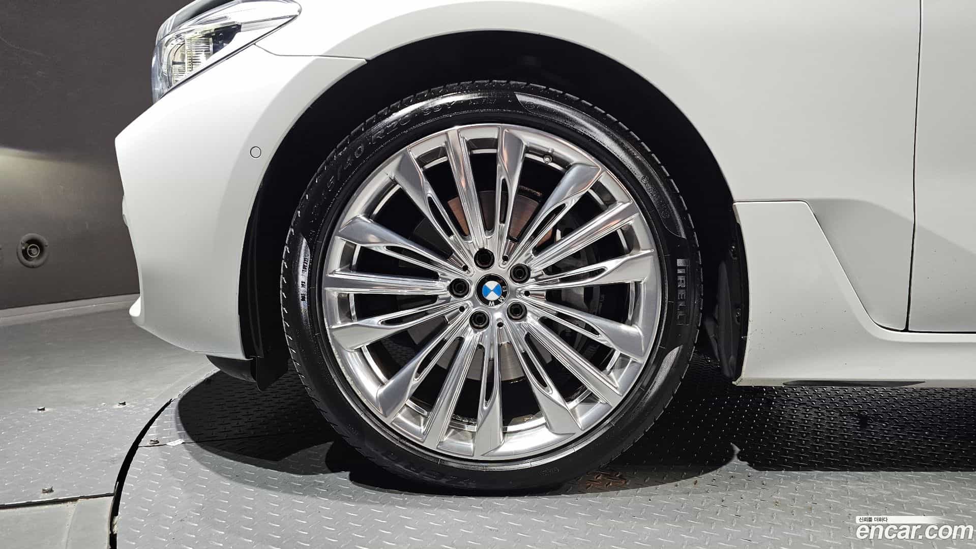 Gran Turismo BMW 2020.1-OUTER-005