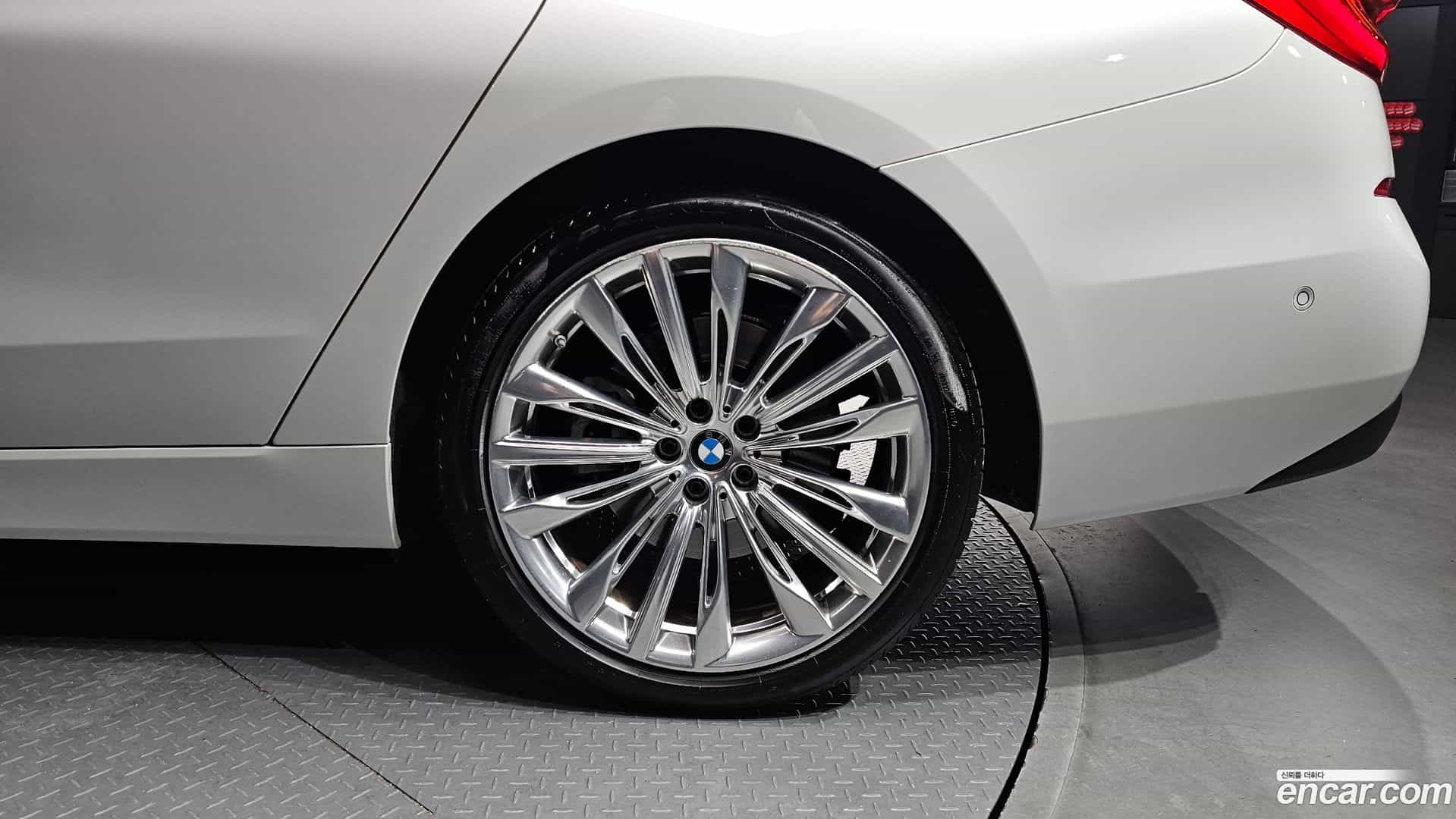 Gran Turismo BMW 2020.1-OUTER-031