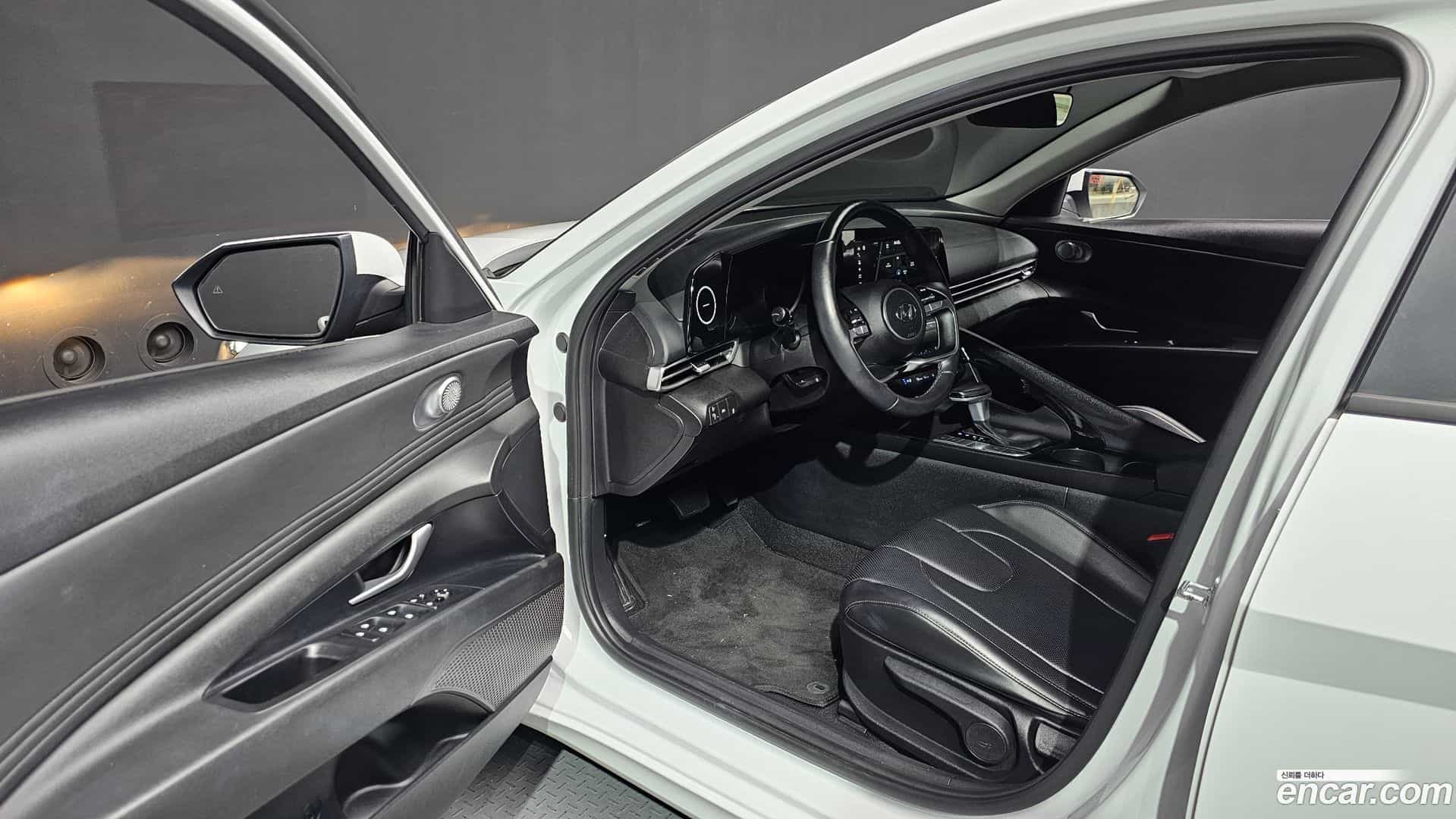 AVANTE Hyundai 2022.2-INNER-010
