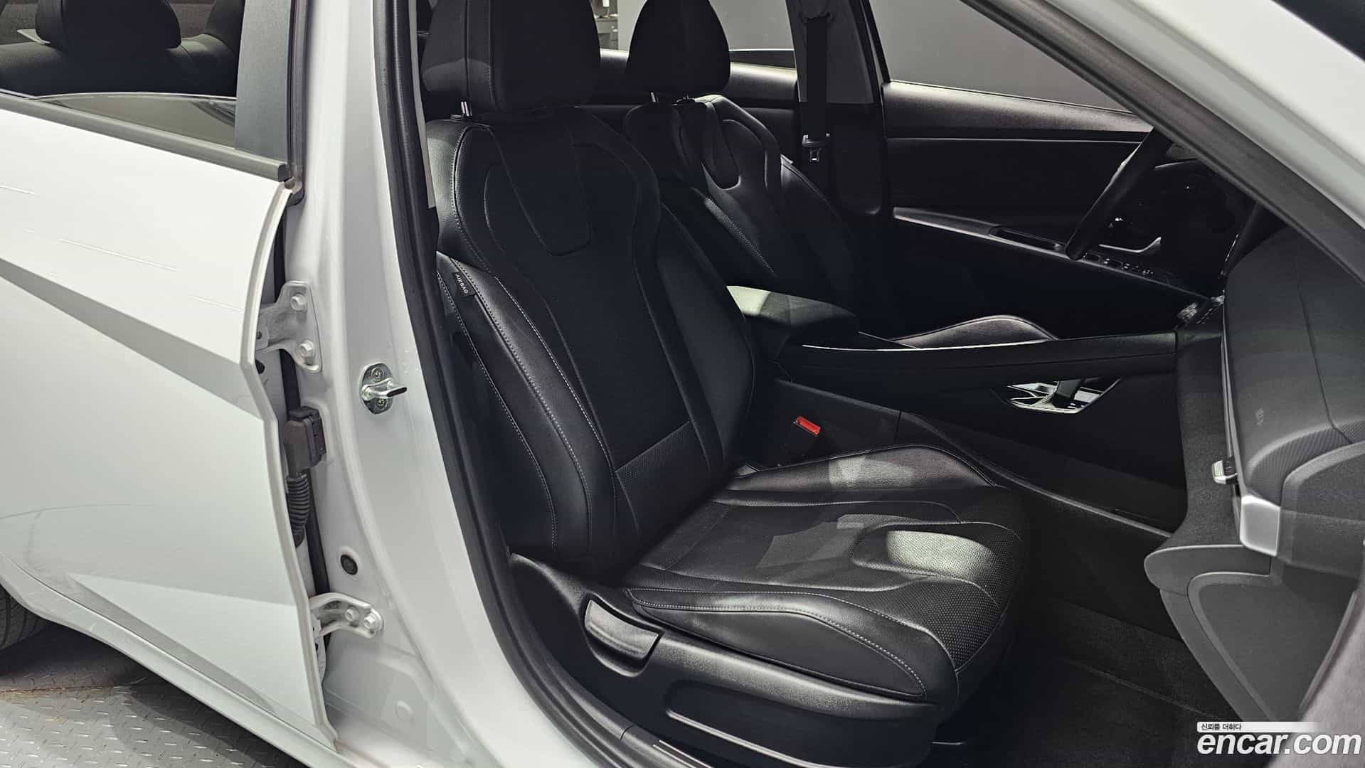 AVANTE Hyundai 2022.2-OPTION-015