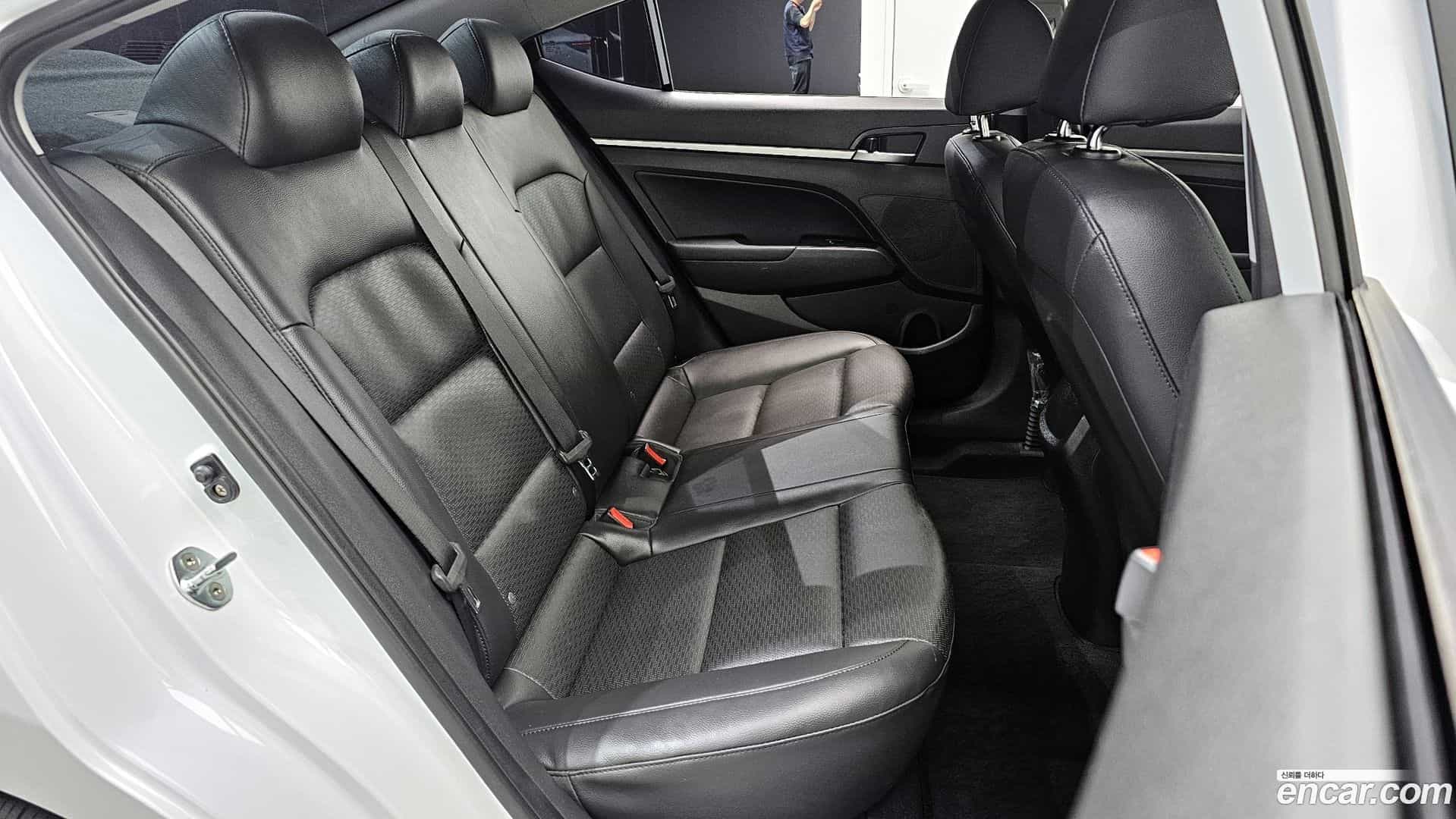 AVANTE Hyundai 2019.8-OPTION-015