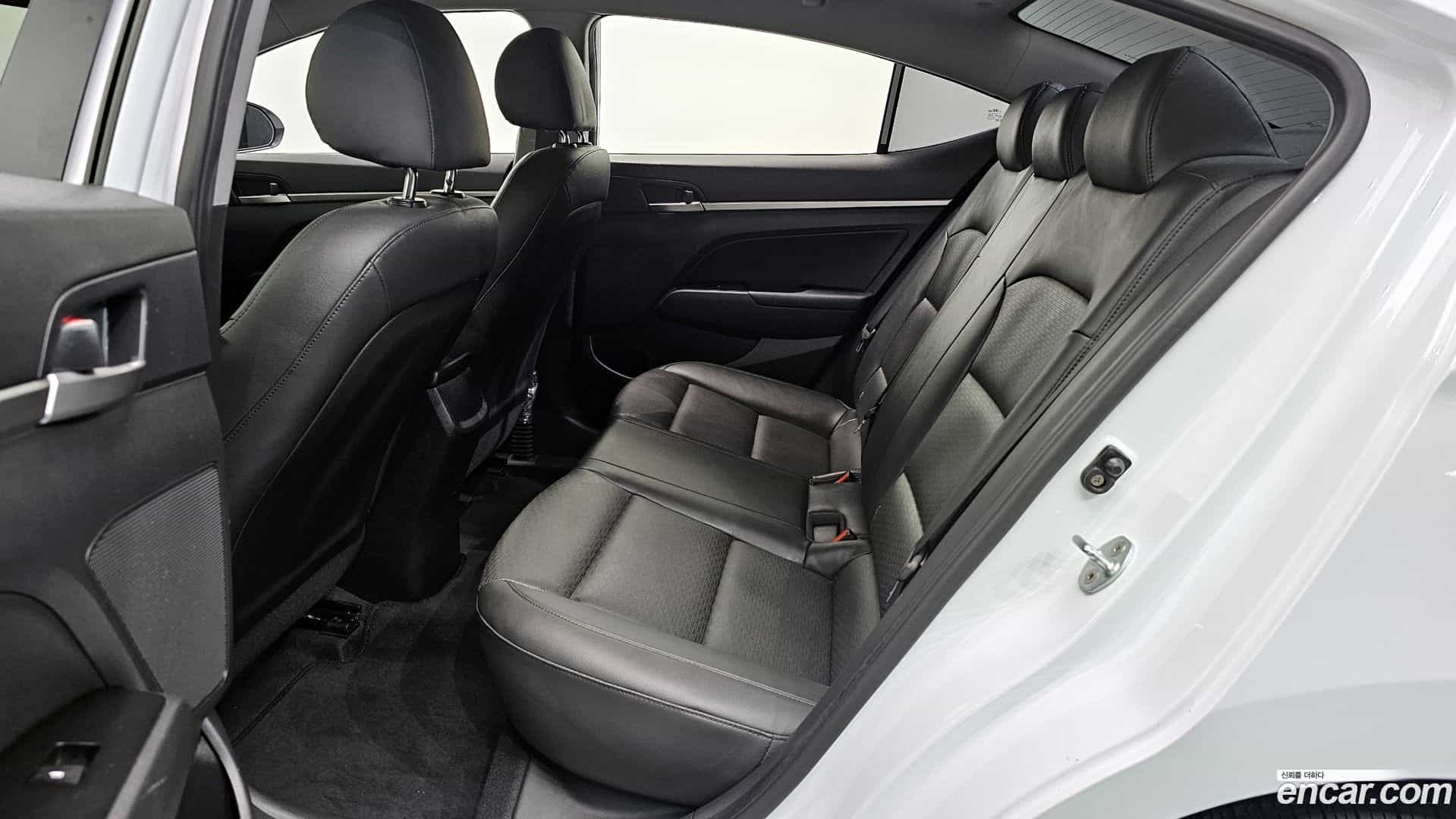 AVANTE Hyundai 2019.8-OPTION-016