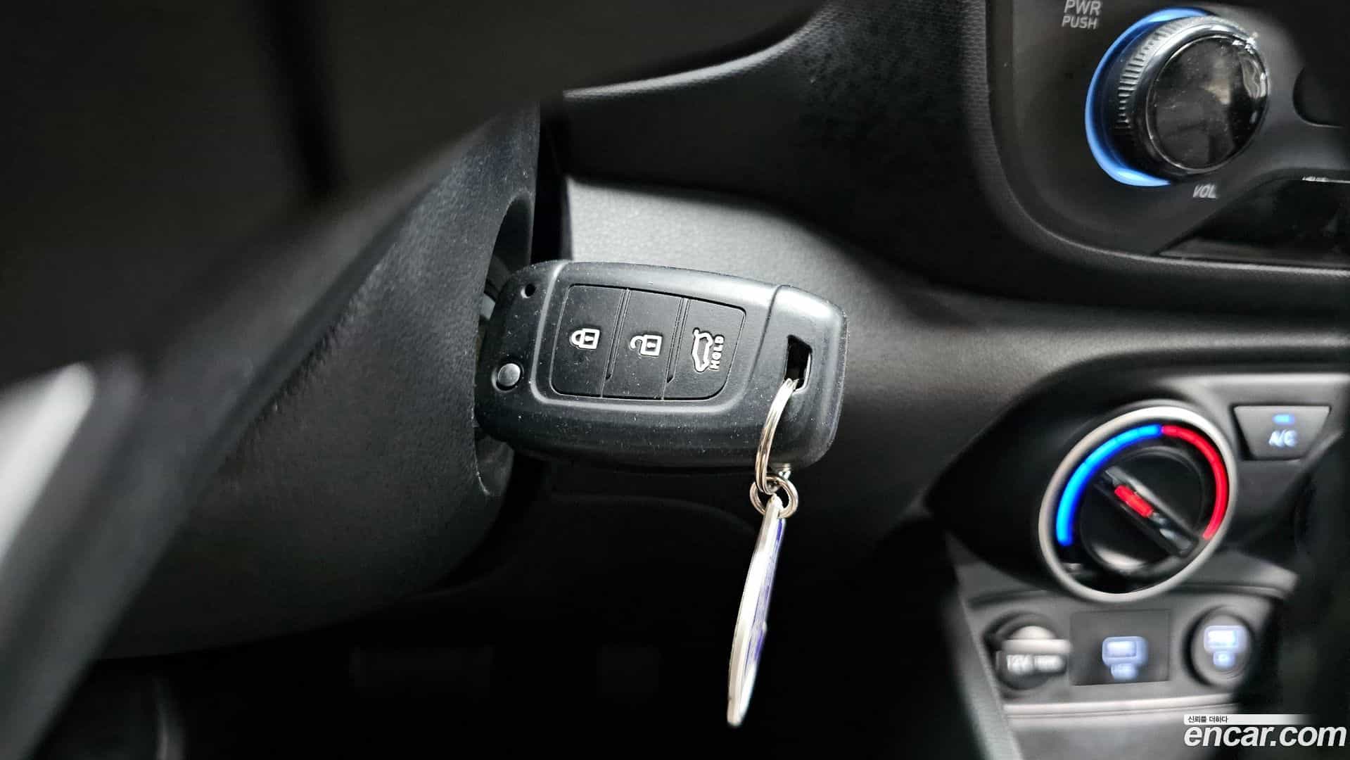 Venue Hyundai 2020.7-OPTION-045