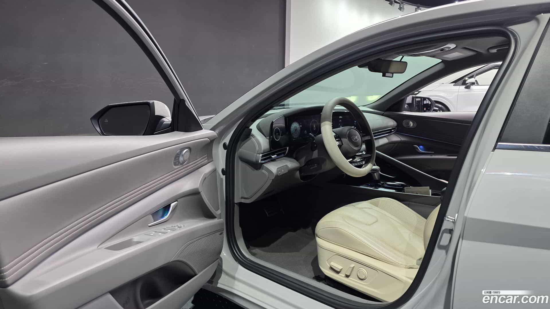 AVANTE Hyundai 2023.11-INNER-010