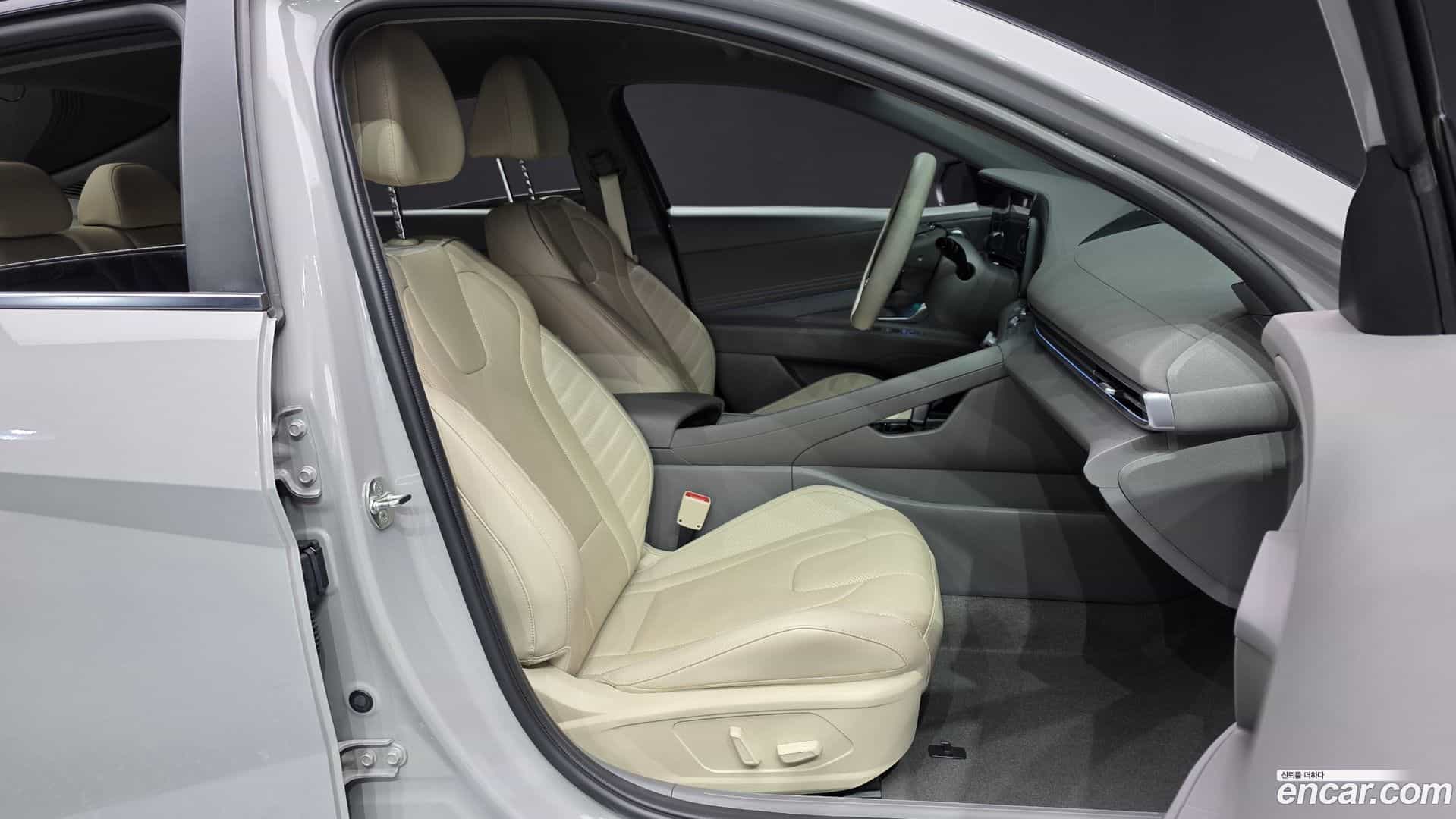 AVANTE Hyundai 2023.11-INNER-036