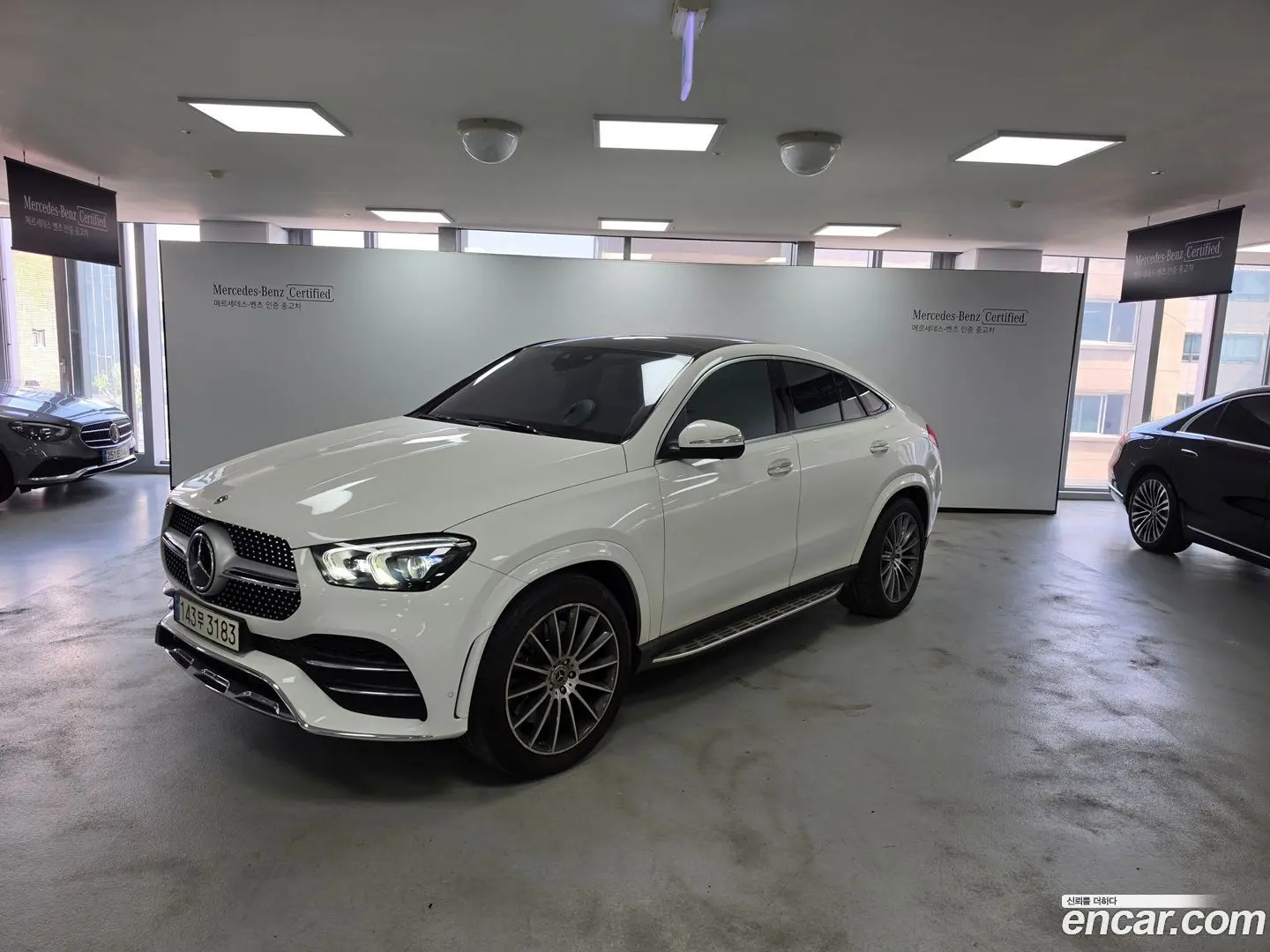 Main__Slider__Photo:GLE-Class Mercedes-Benz 2023.10-0