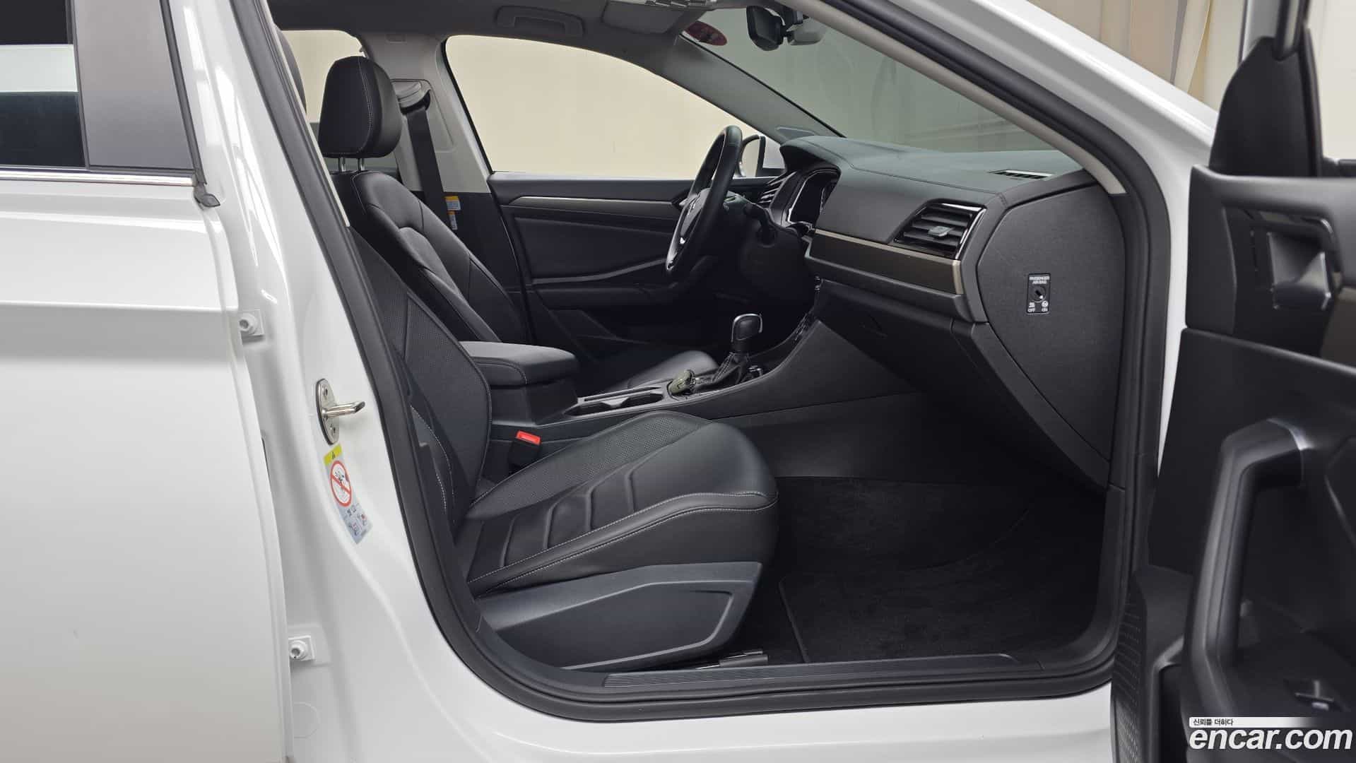Jetta Volkswagen 2021.11-INNER-036