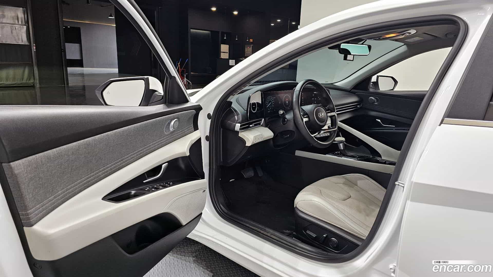 AVANTE Hyundai 2021.0-INNER-010