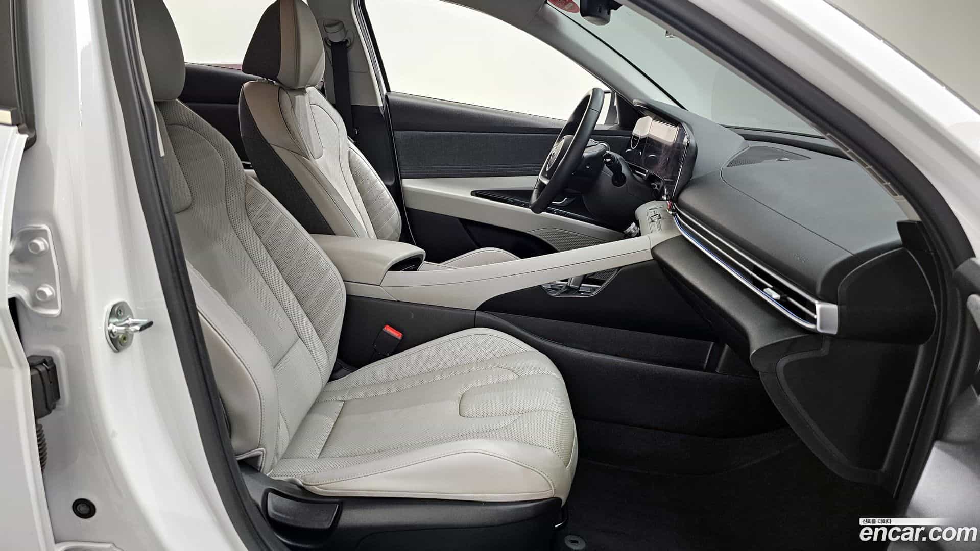 AVANTE Hyundai 2021.0-OPTION-015