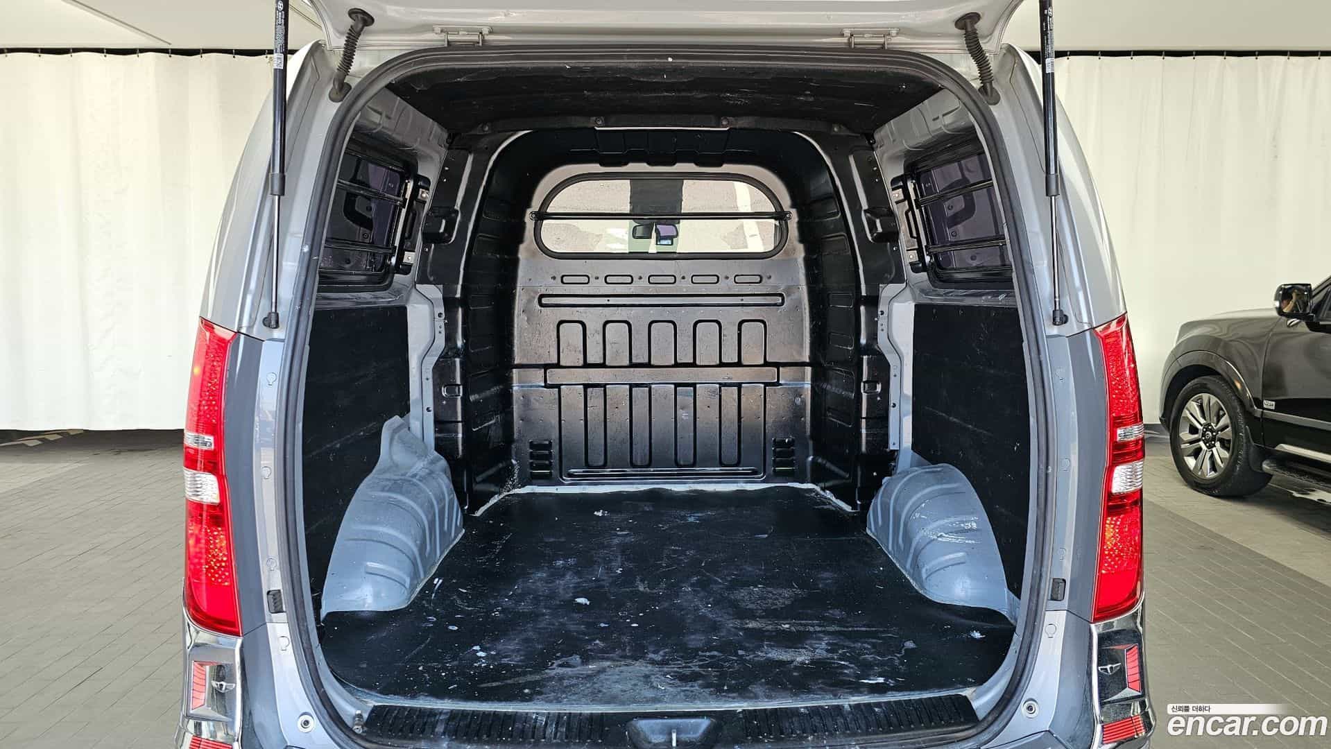 Starex Hyundai 2018.0-OPTION-024