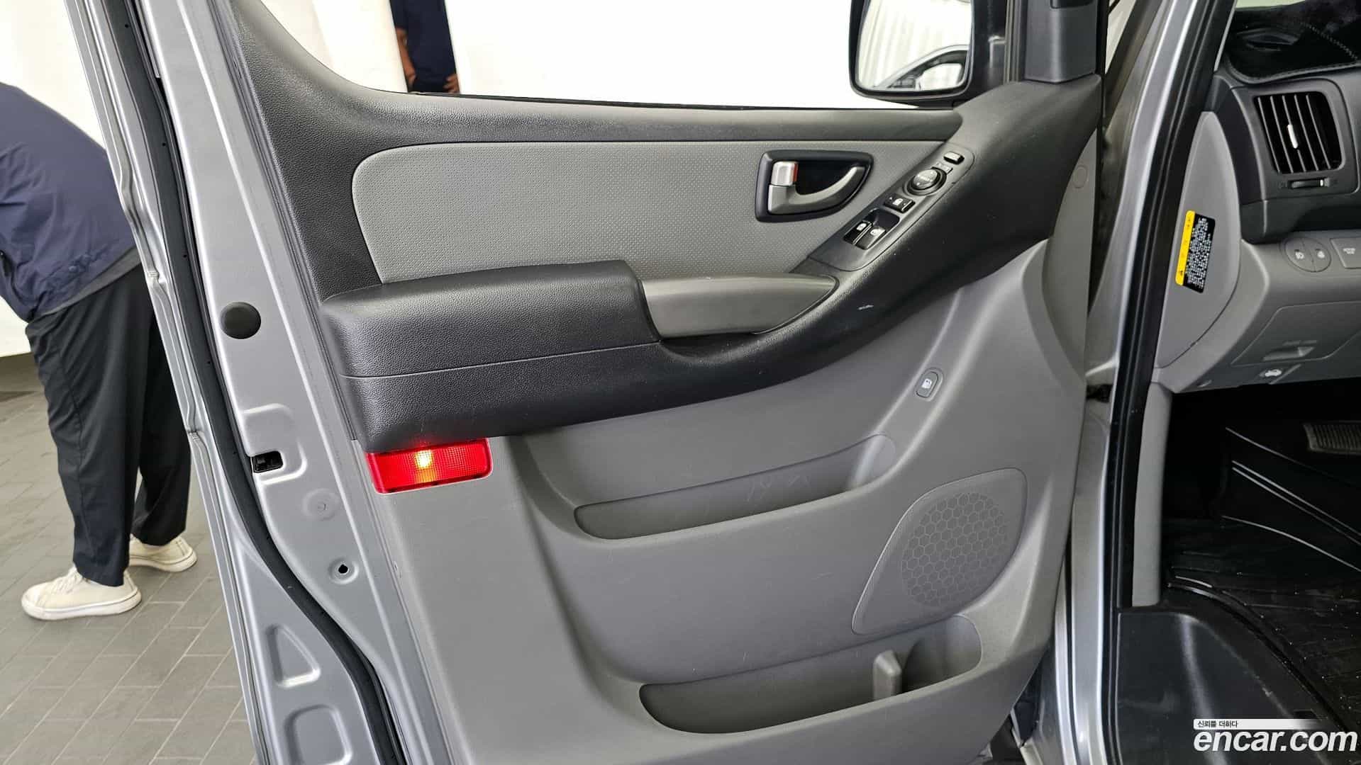 Starex Hyundai 2018.0-INNER-034