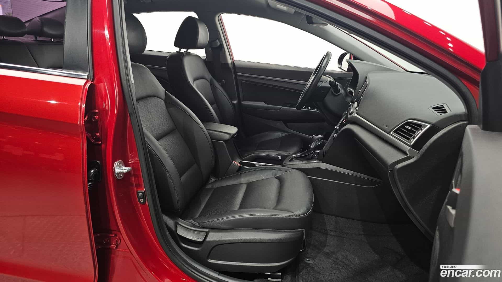AVANTE Hyundai 2016.0-INNER-010