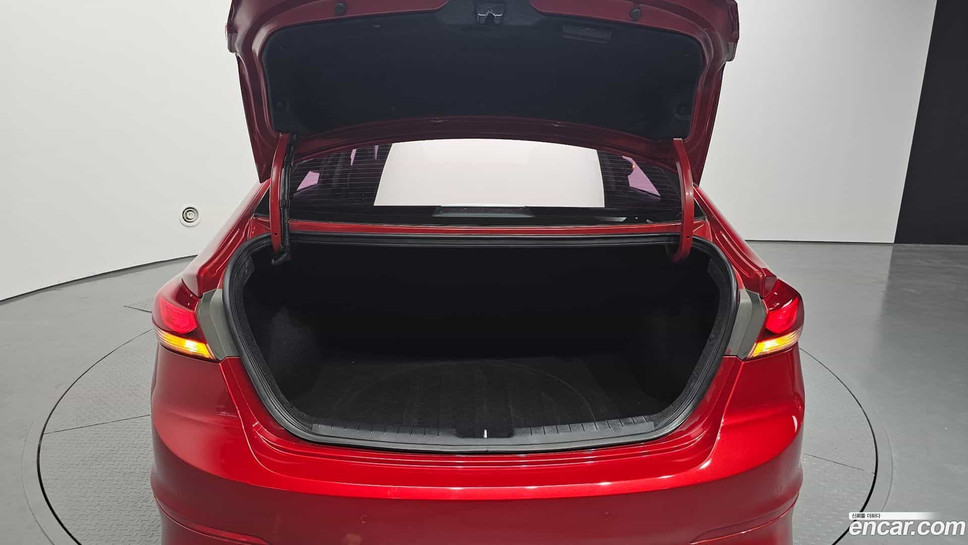 AVANTE Hyundai 2016.0-OPTION-024