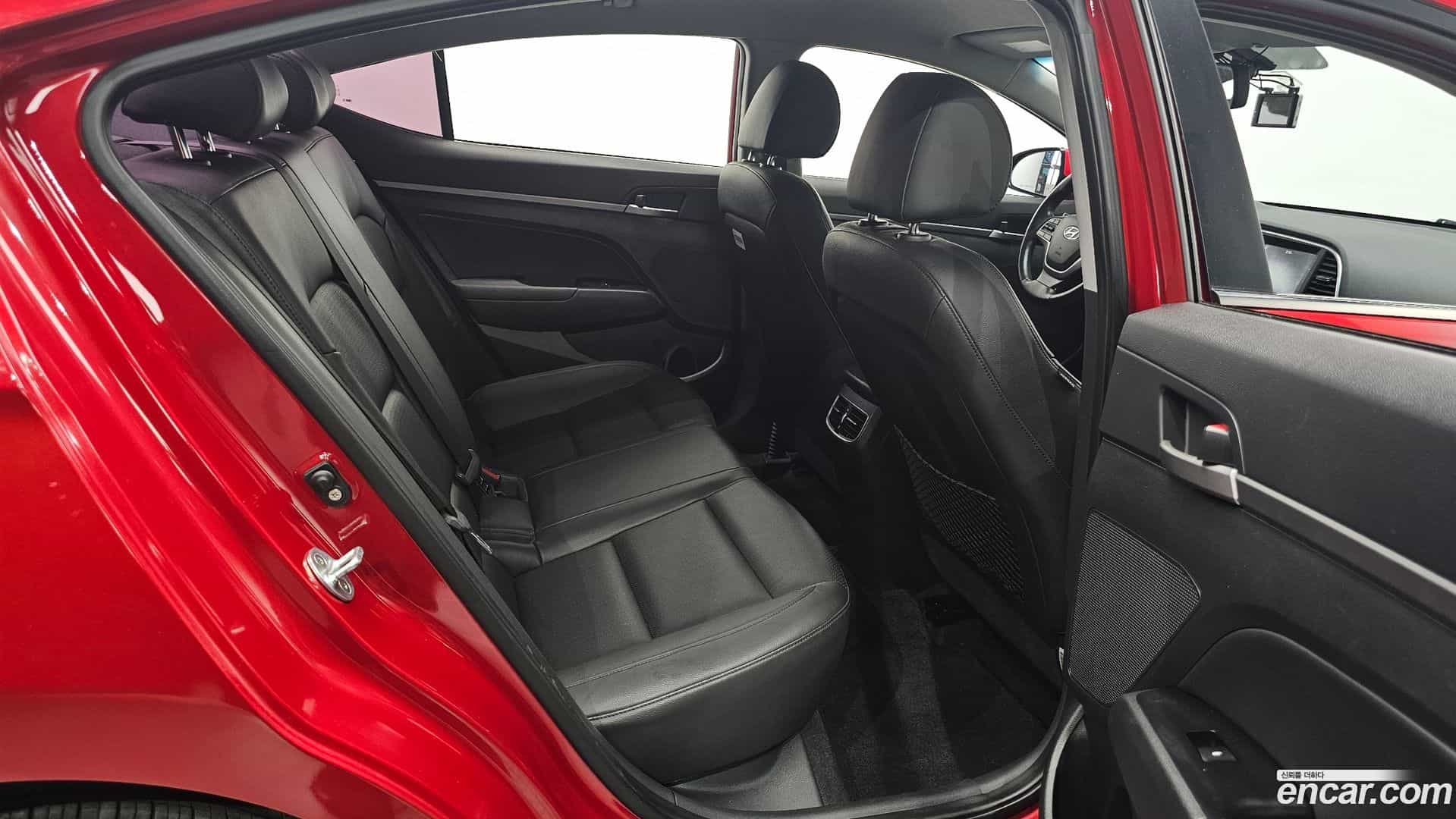 AVANTE Hyundai 2016.0-INNER-036