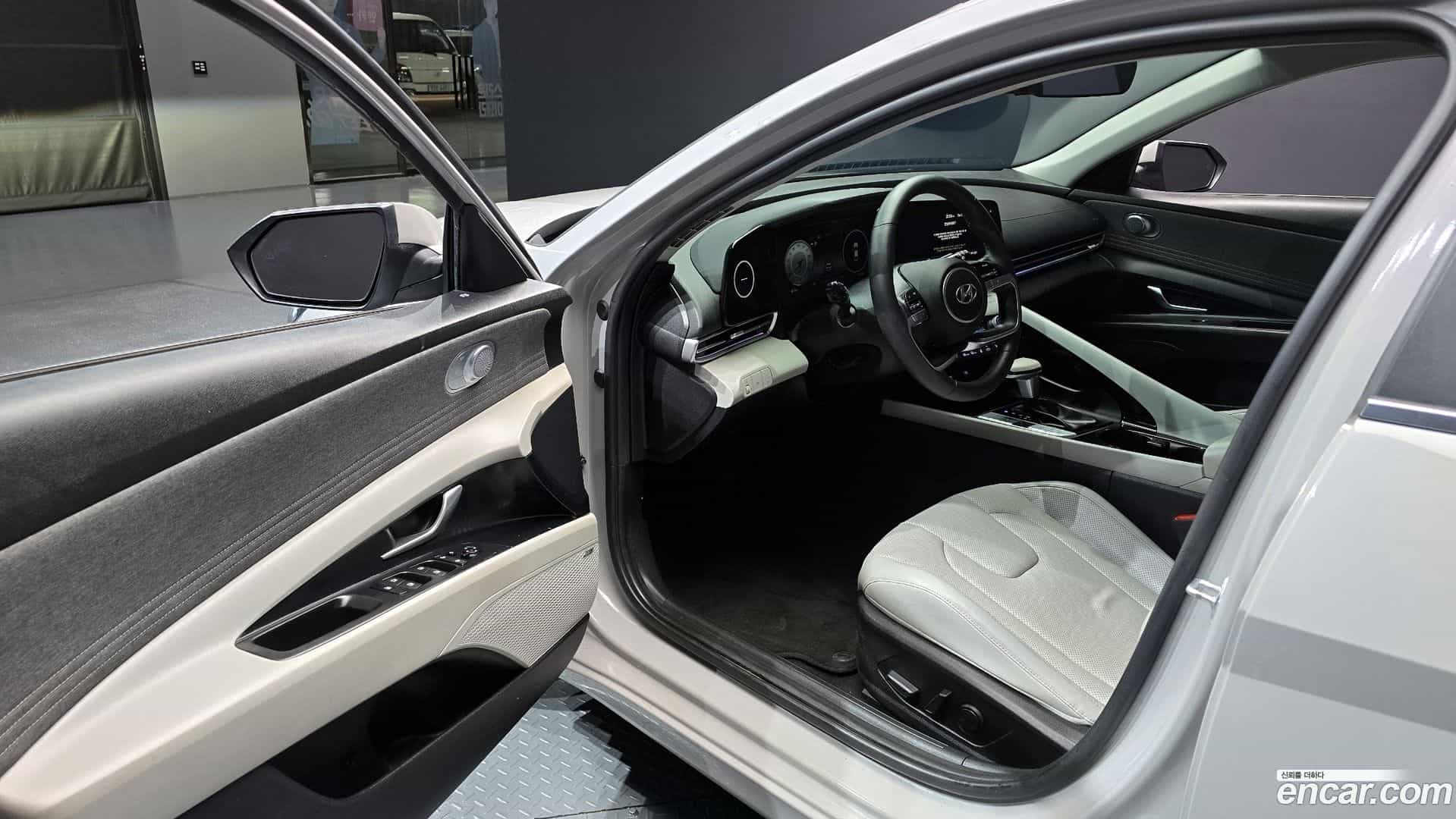 AVANTE Hyundai 2020.4-INNER-010