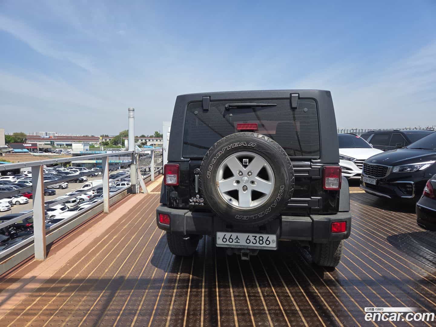 Wrangler Jeep 2011.2-OUTER-002