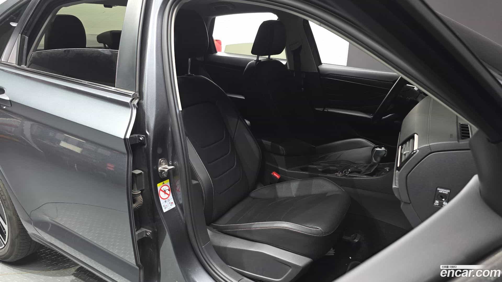 Jetta Volkswagen 2022.11-INNER-036