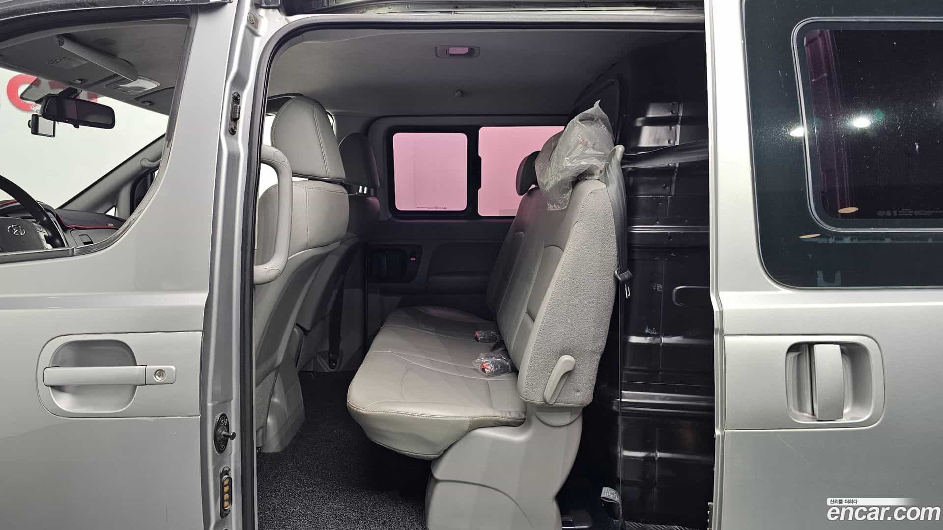 Starex Hyundai 2018.6-OPTION-015