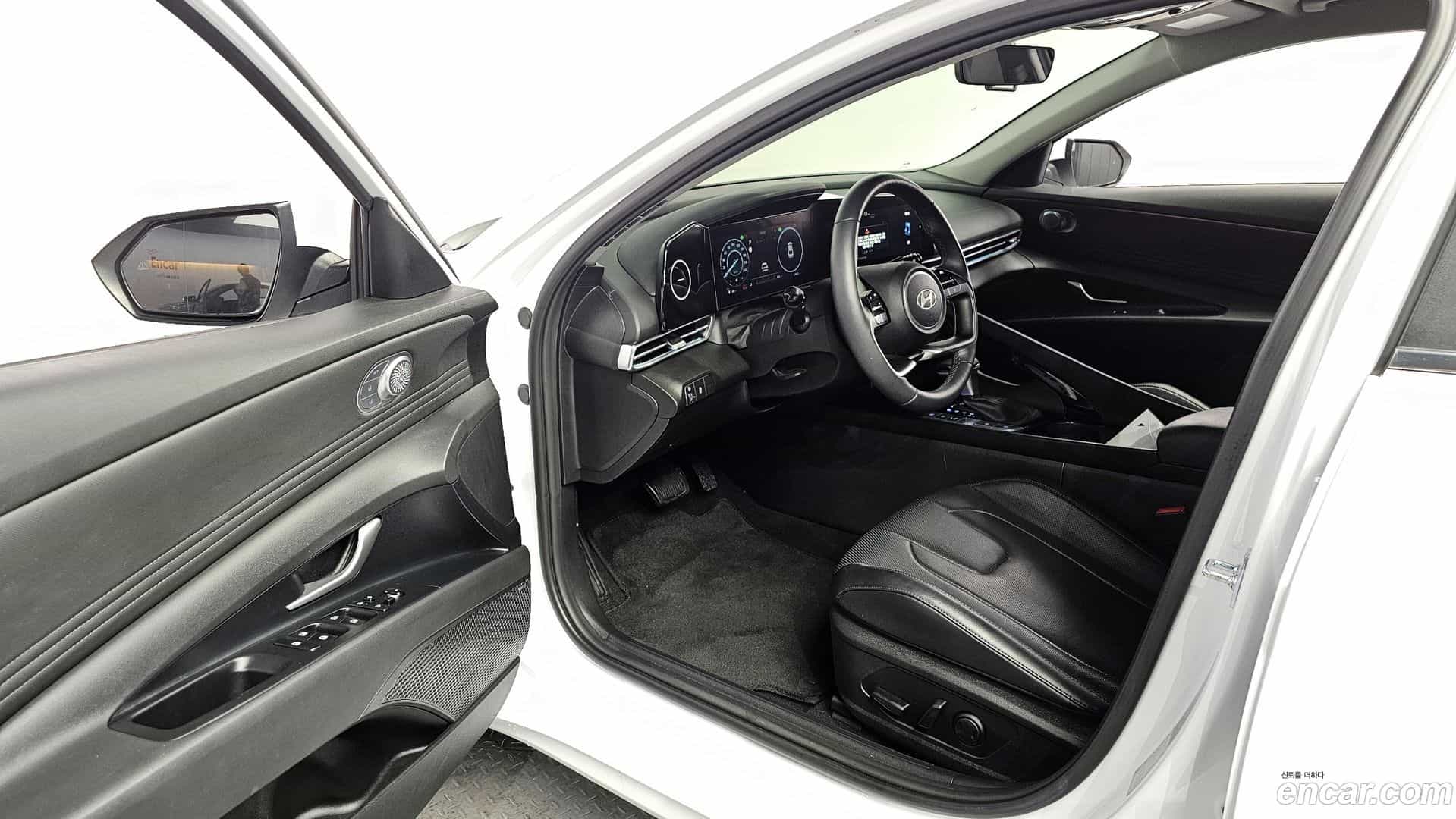 AVANTE Hyundai 2024.6-OPTION-015