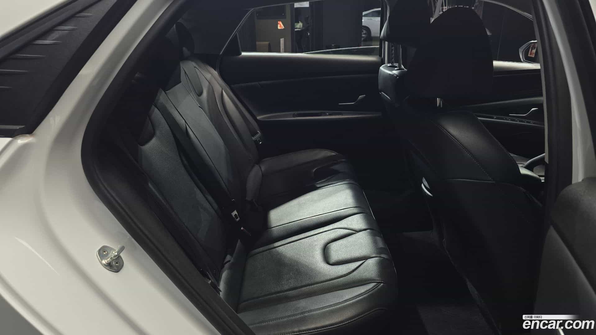 AVANTE Hyundai 2021.6-OPTION-016