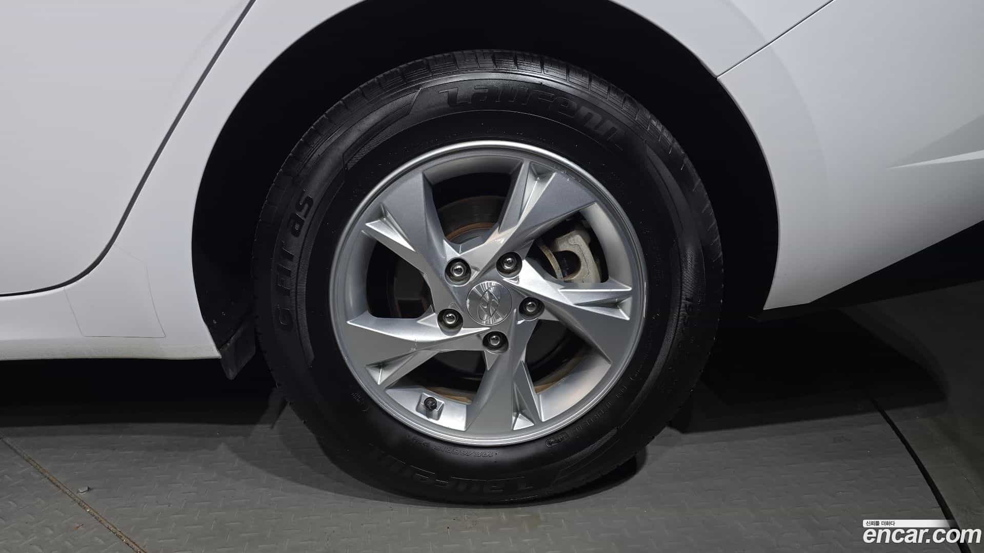 AVANTE Hyundai 2021.6-OUTER-031