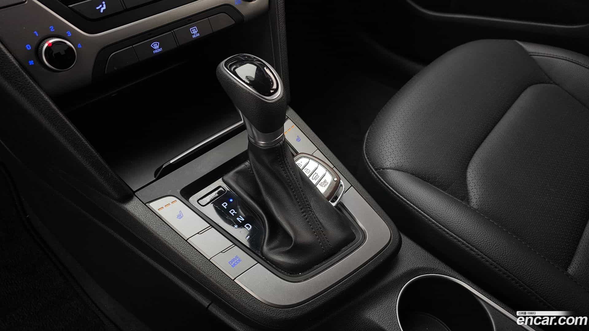 AVANTE Hyundai 2018.1-INNER-009