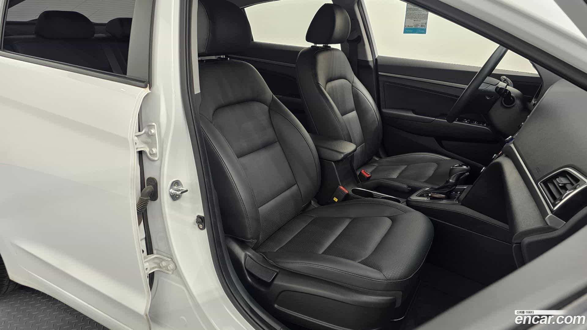 AVANTE Hyundai 2018.1-OPTION-016