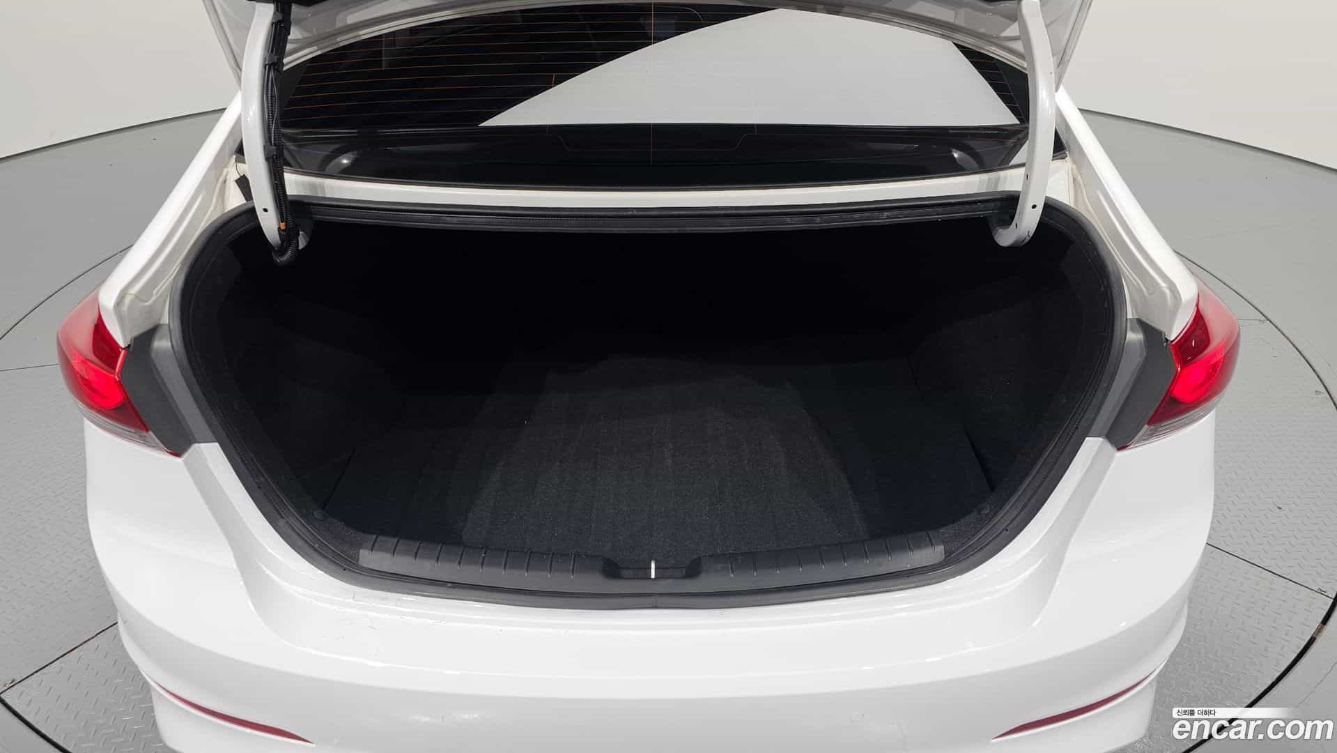 AVANTE Hyundai 2018.1-OPTION-024