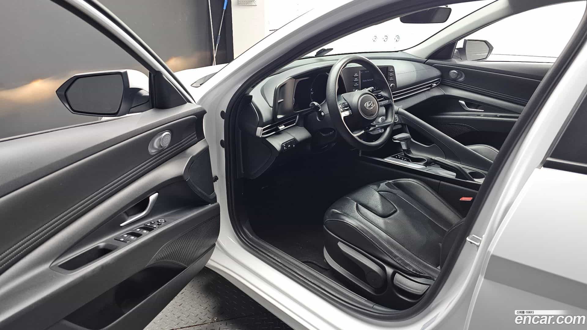 AVANTE Hyundai 2022.5-INNER-010