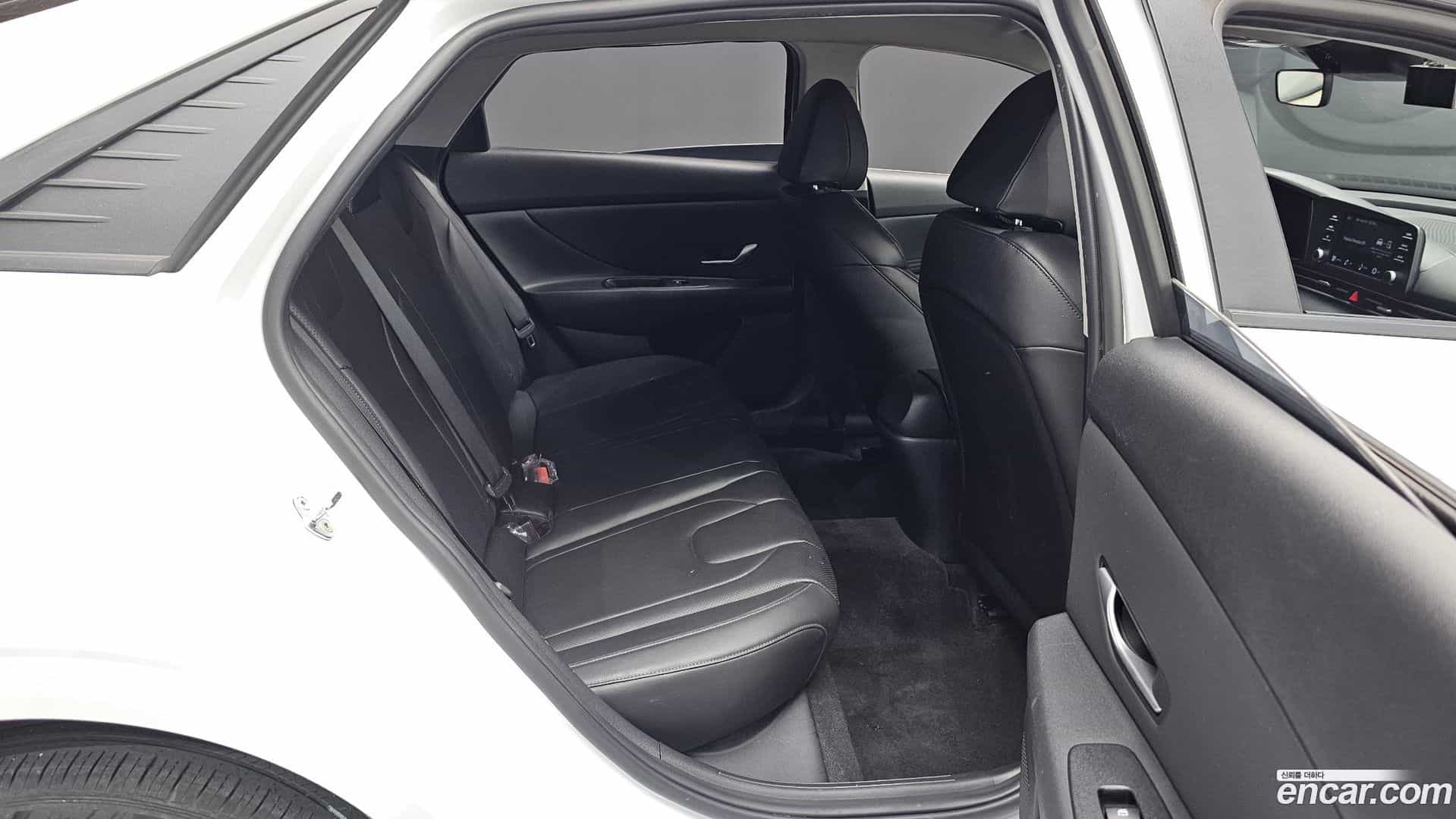 AVANTE Hyundai 2022.5-OPTION-015