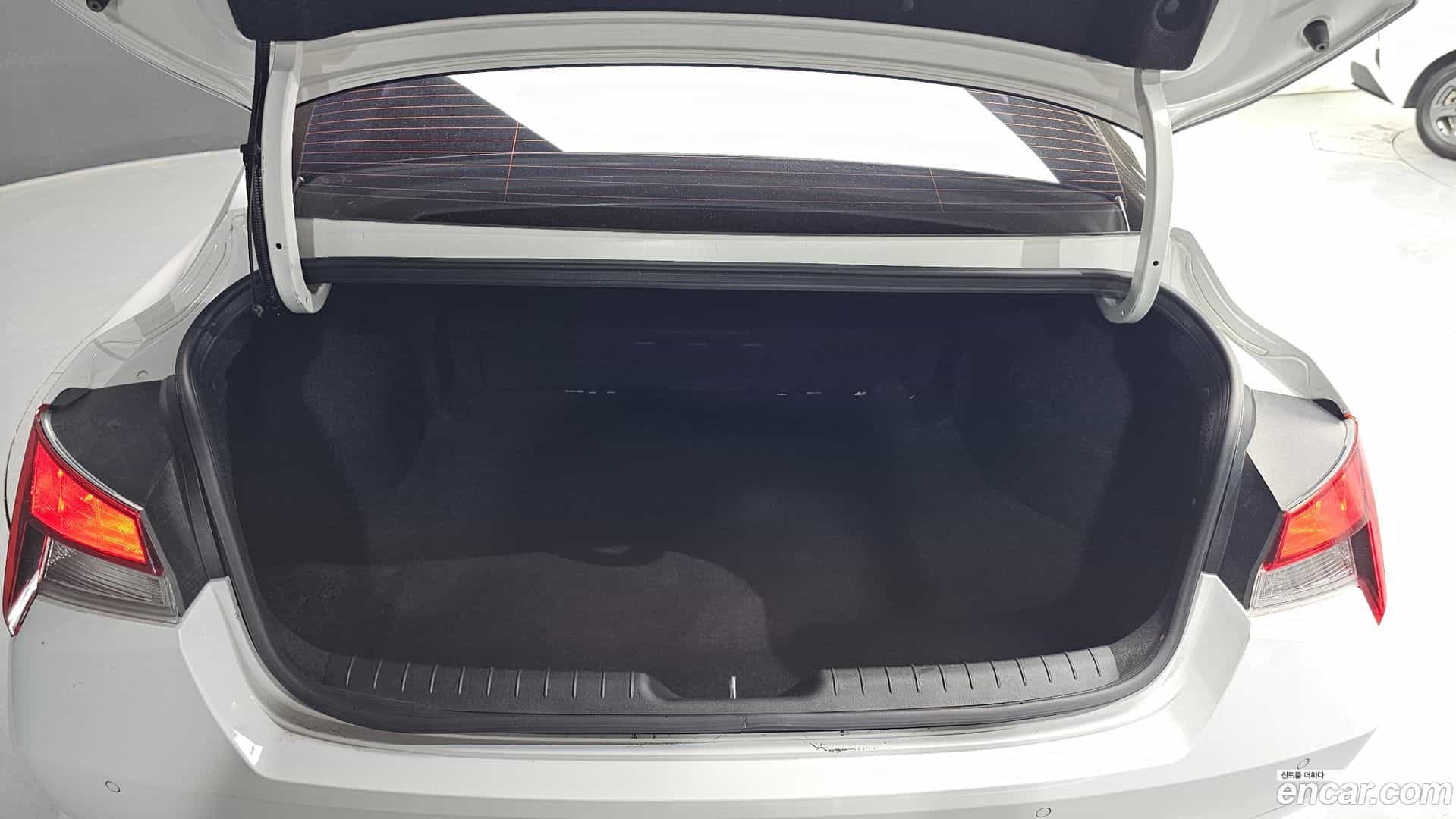 AVANTE Hyundai 2022.5-OPTION-024